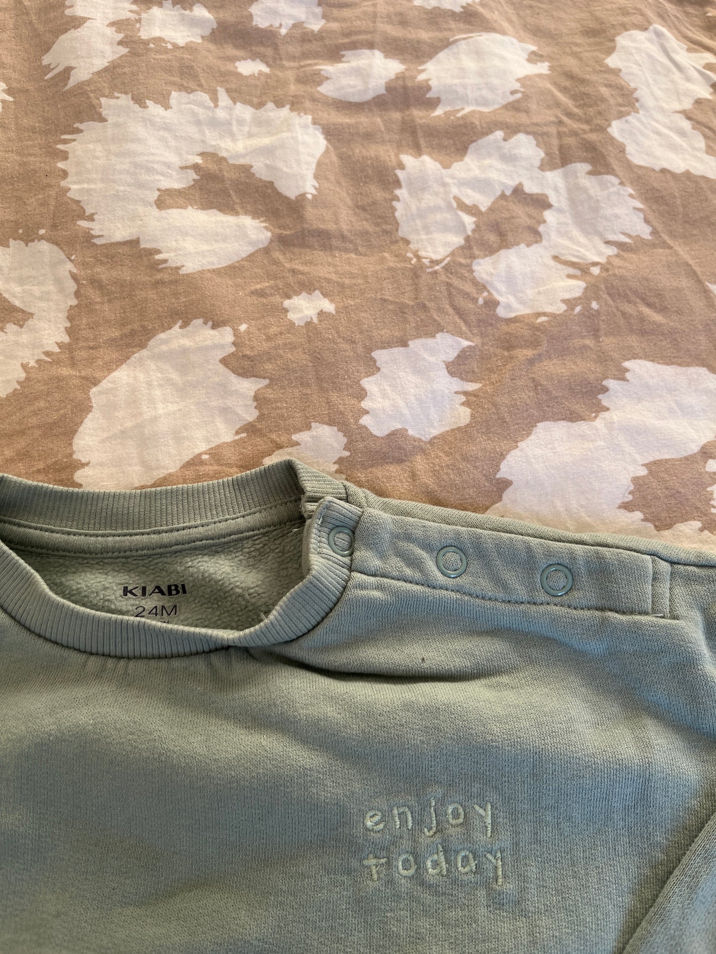 Sweat à manches longues vert « enjoy today » - 24 mois