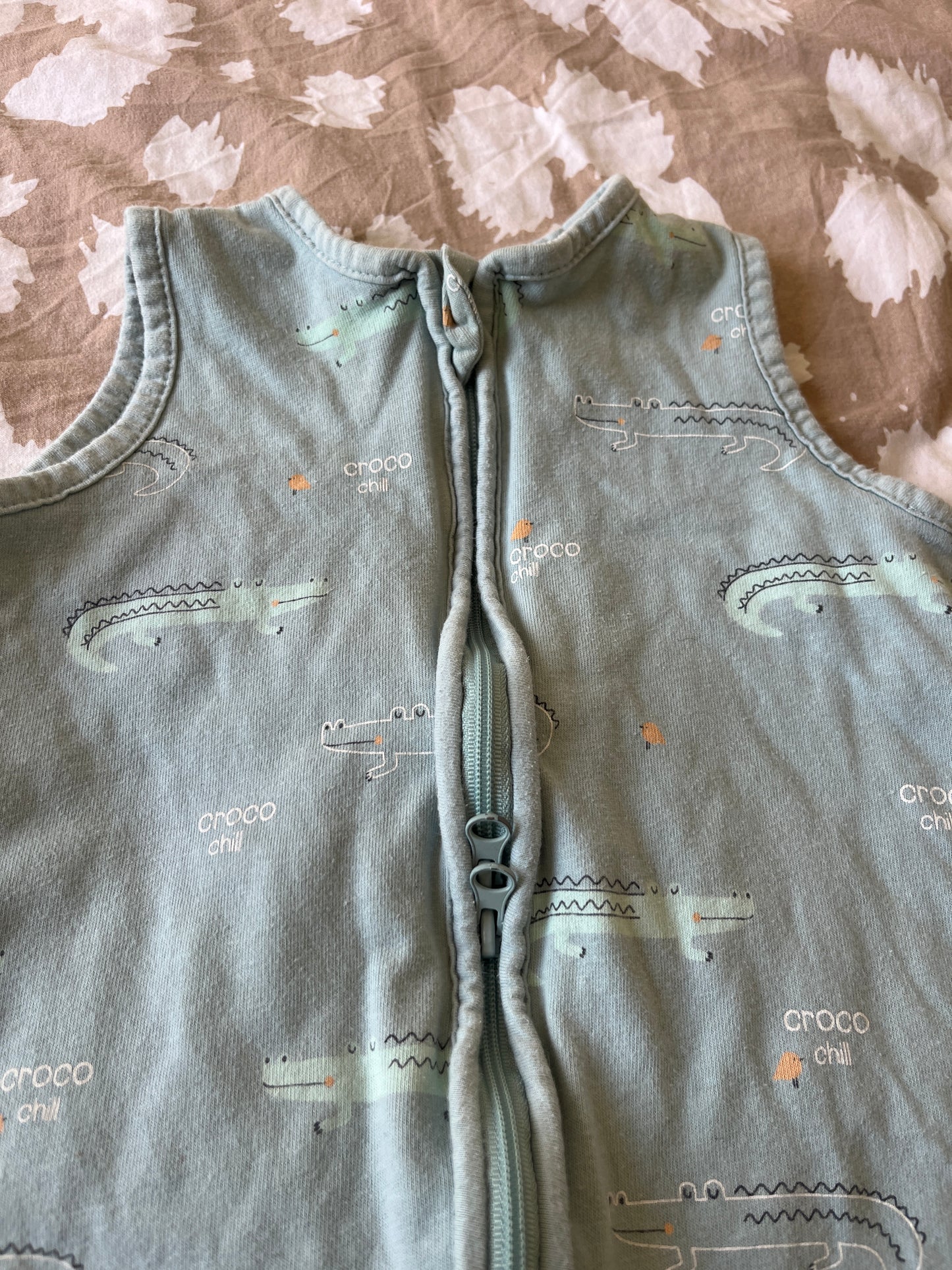 Gigoteuse légère TOG1 vert sauge à zip motifs crocodiles - 0/6 mois