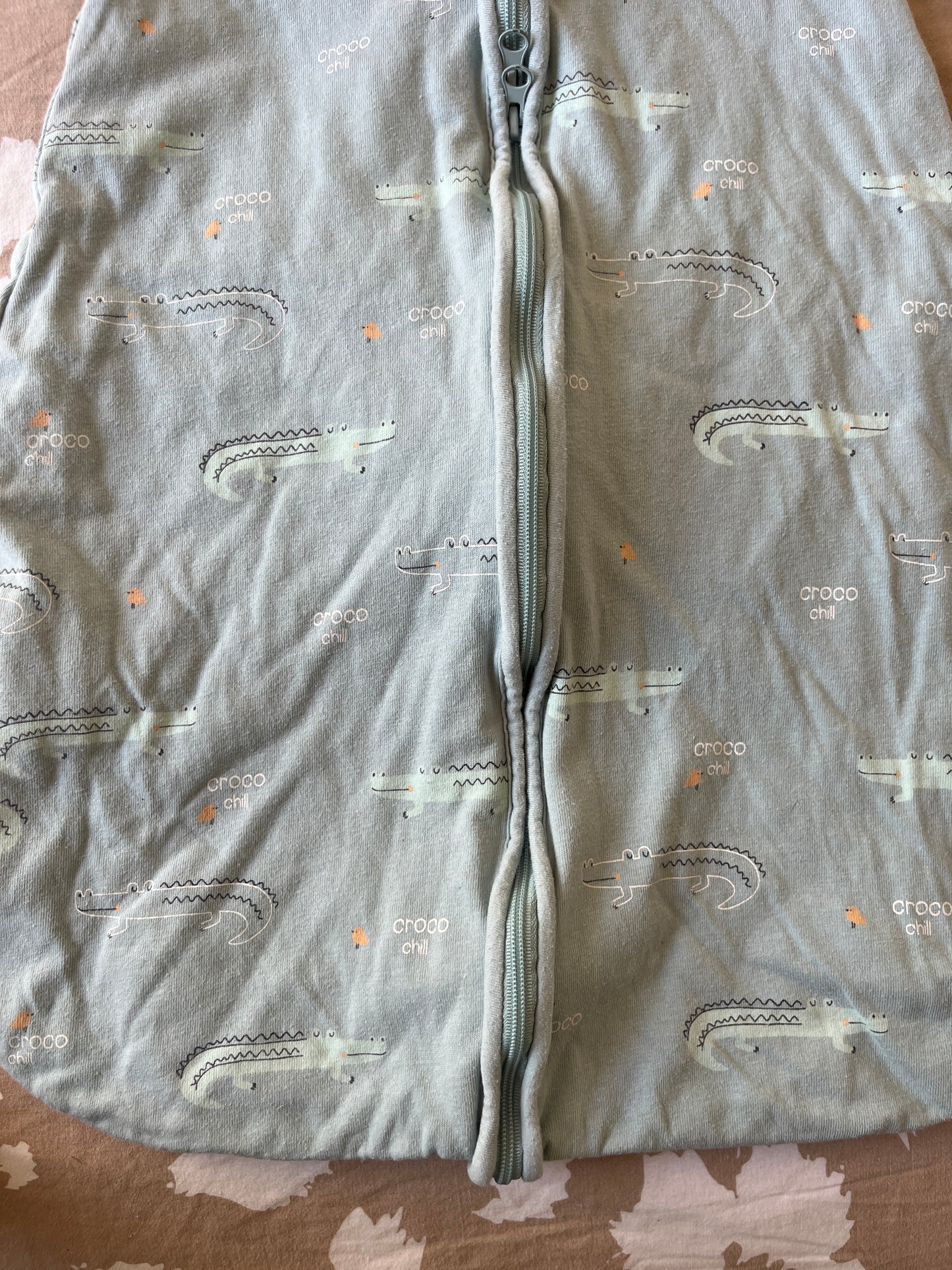 Gigoteuse légère TOG1 vert sauge à zip motifs crocodiles - 0/6 mois