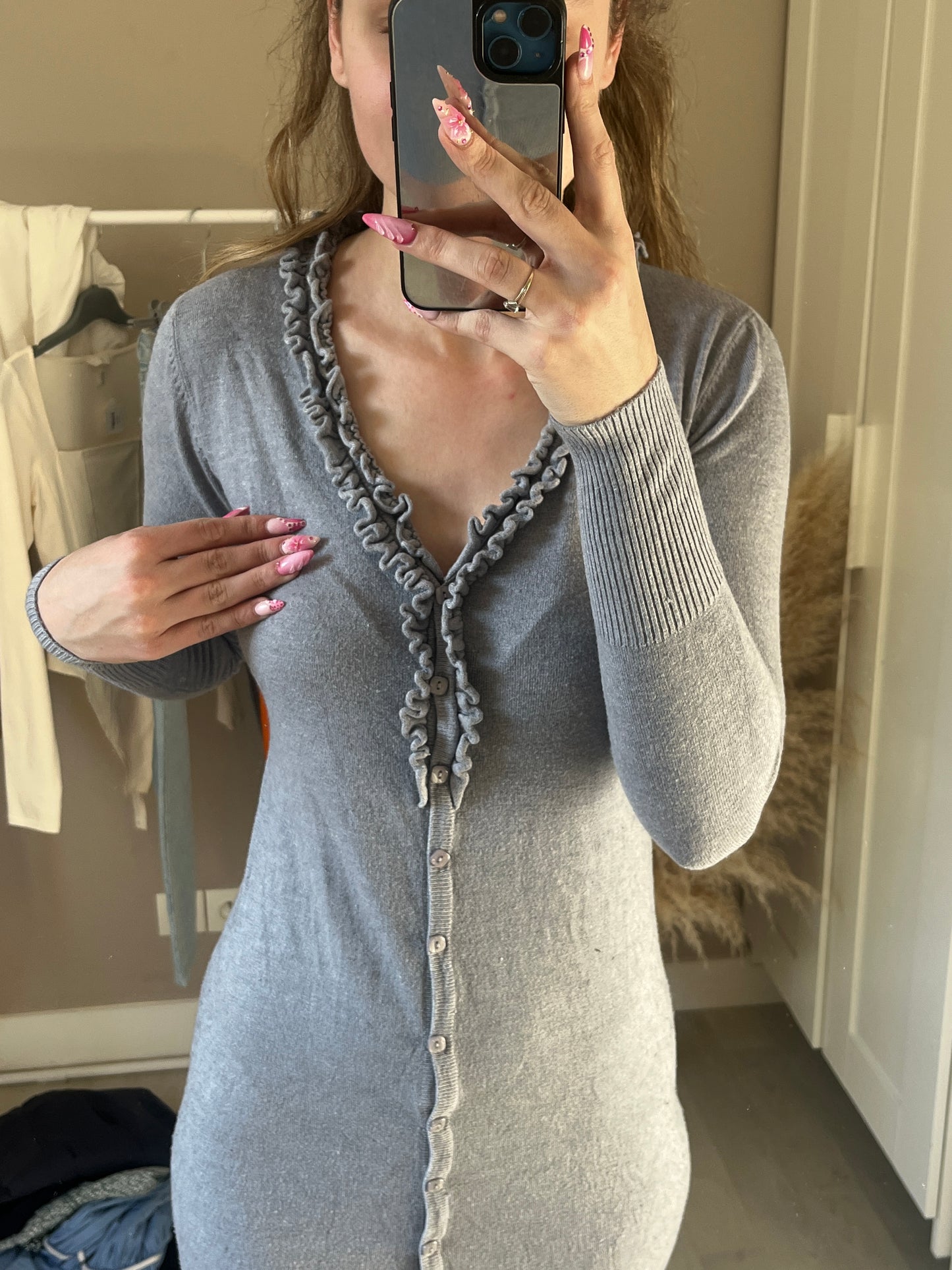 Robe pull à manches longues col à volants - S