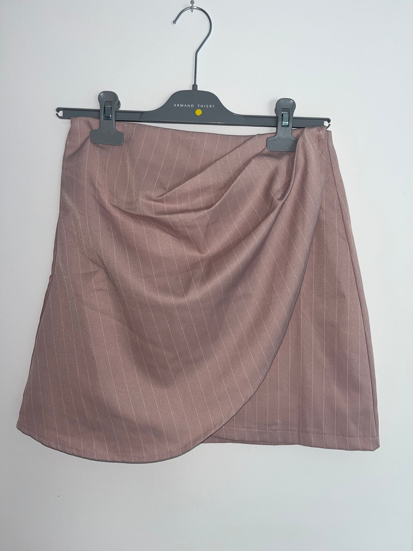Jupe courte rose à rayures blanches - S