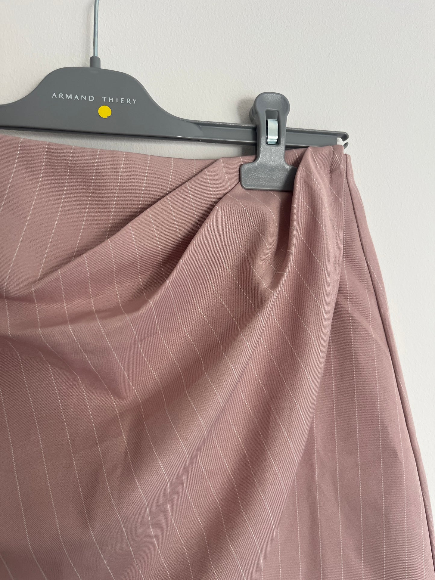 Jupe courte rose à rayures blanches - S