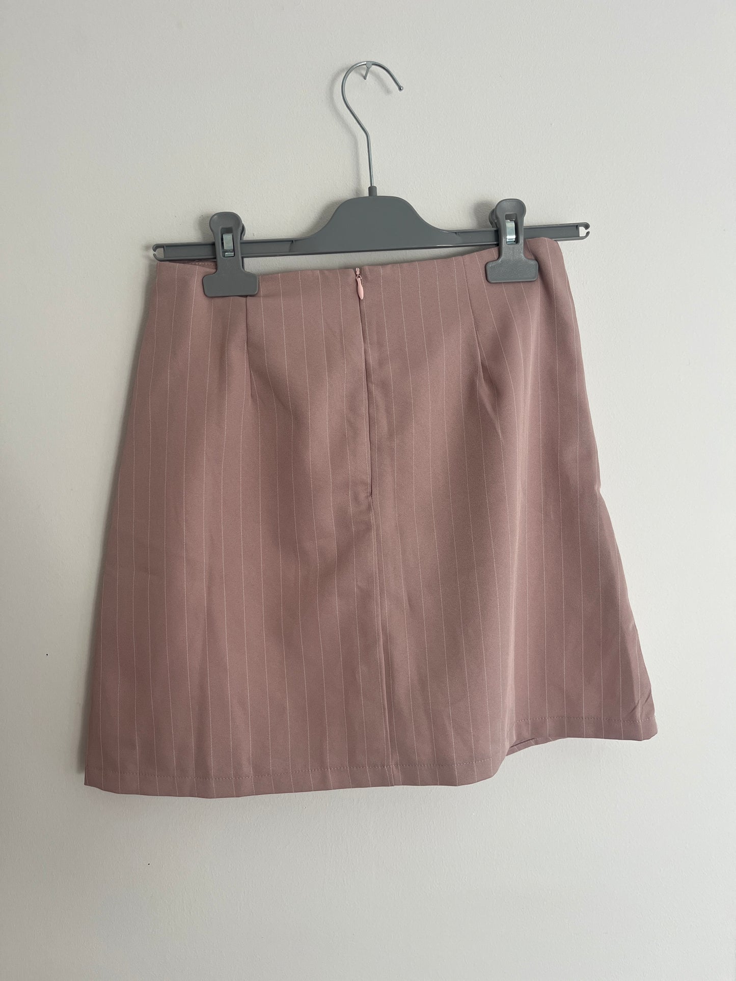 Jupe courte rose à rayures blanches - S