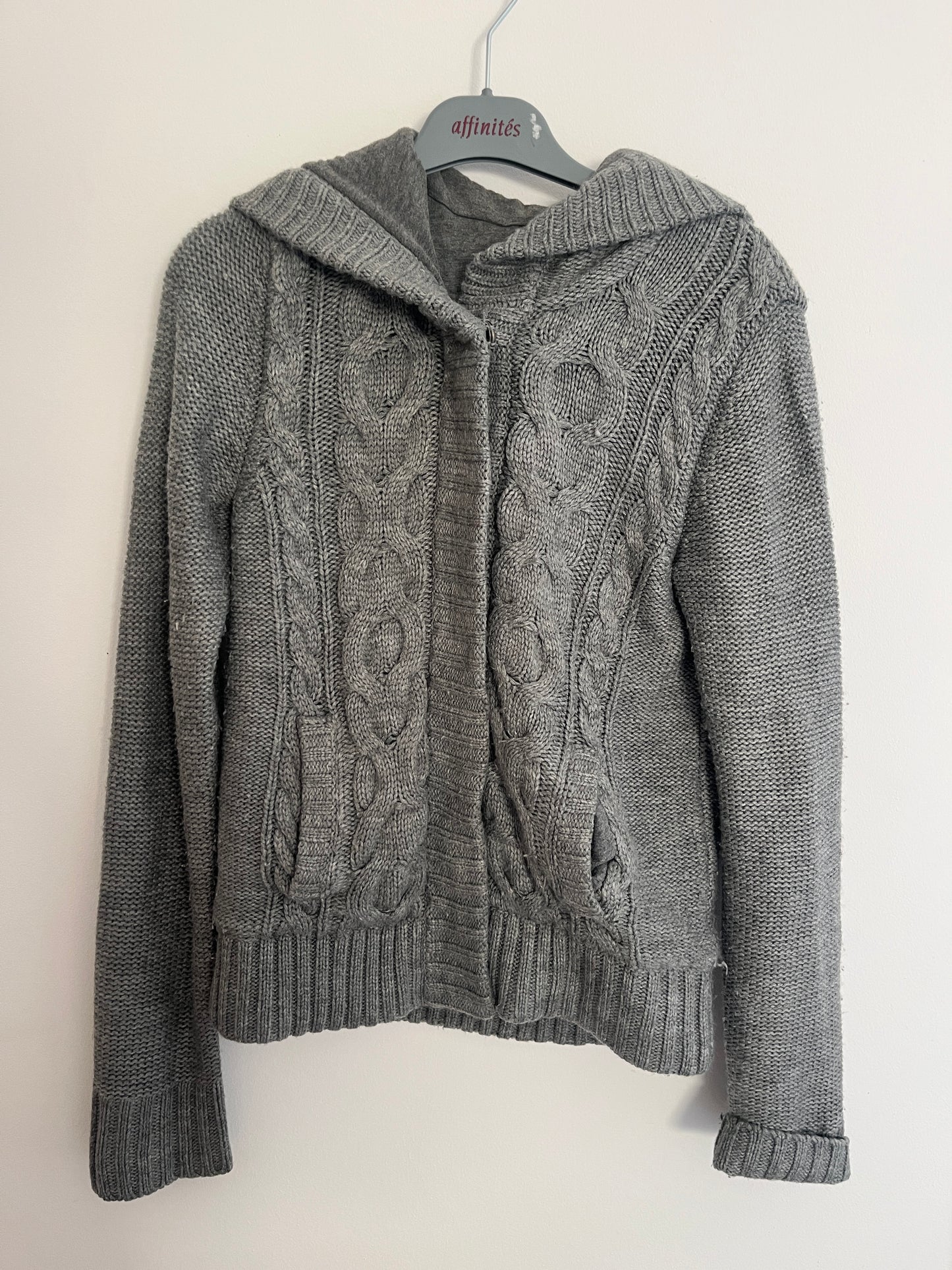 Veste épaisse à capuche en maille grise - S