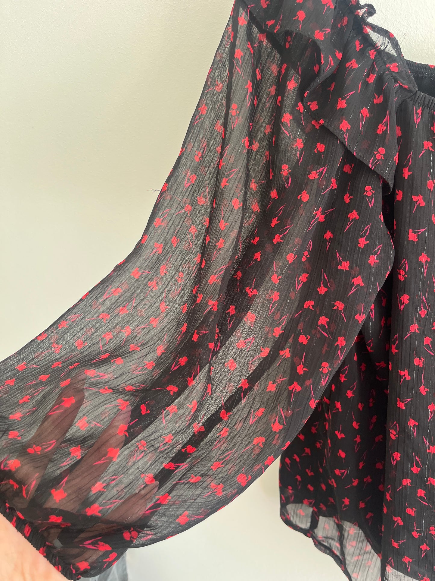 Blouse à manches 3/4 volantée et fleurs rouges - M