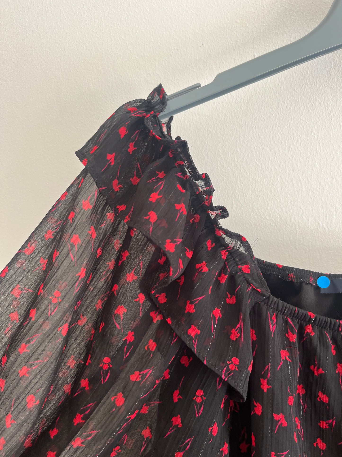 Blouse à manches 3/4 volantée et fleurs rouges - M