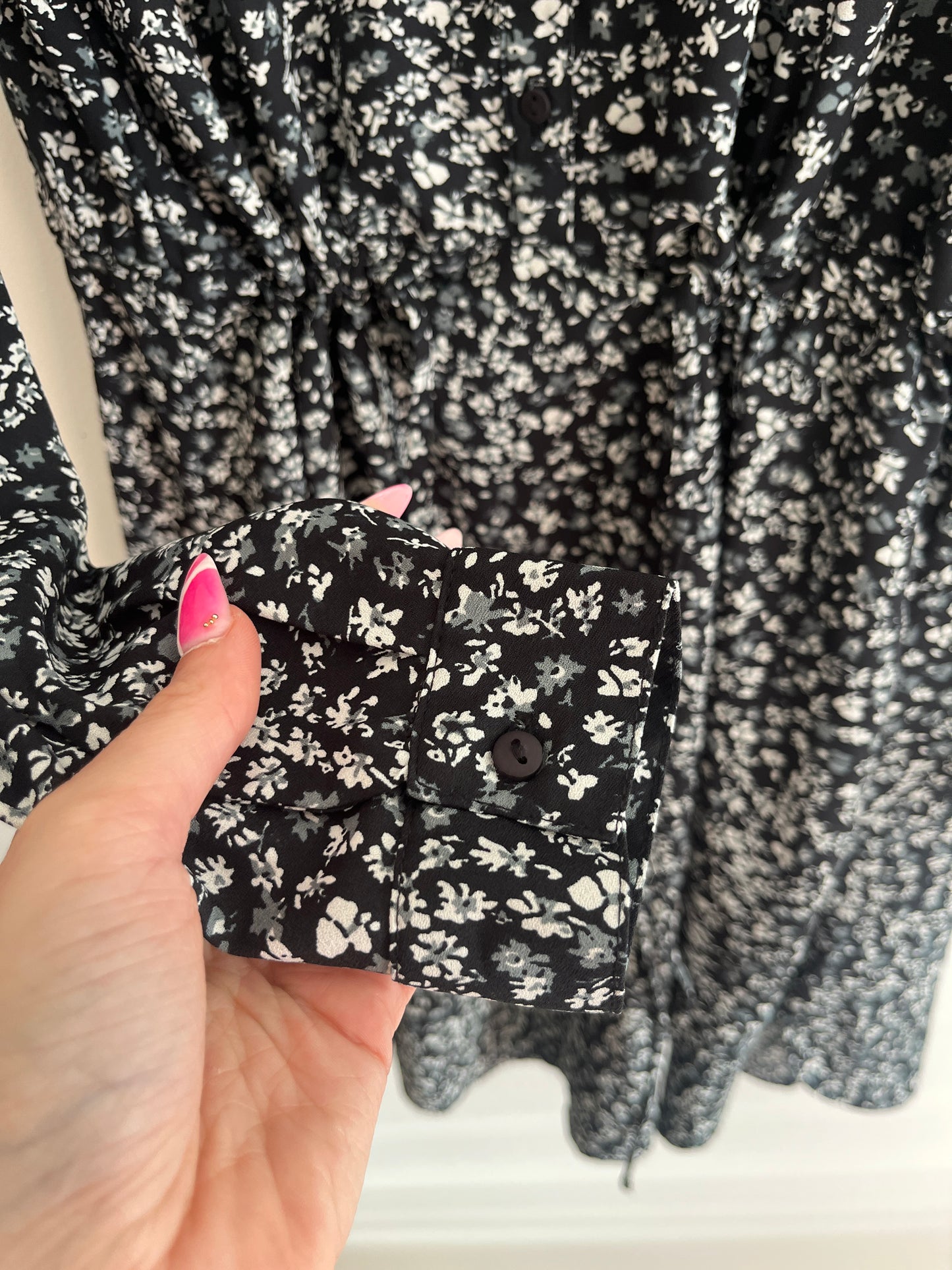 Robe courte à manches longues fleurie et cintrée Only - M
