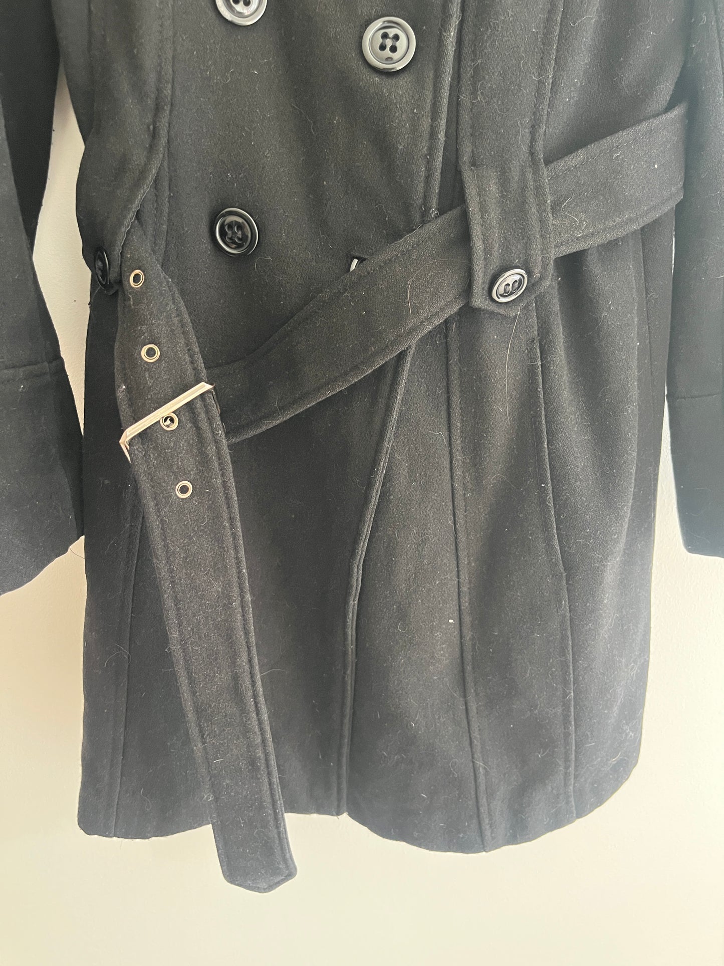 Manteau noir en velours ceinturé et boutons - M