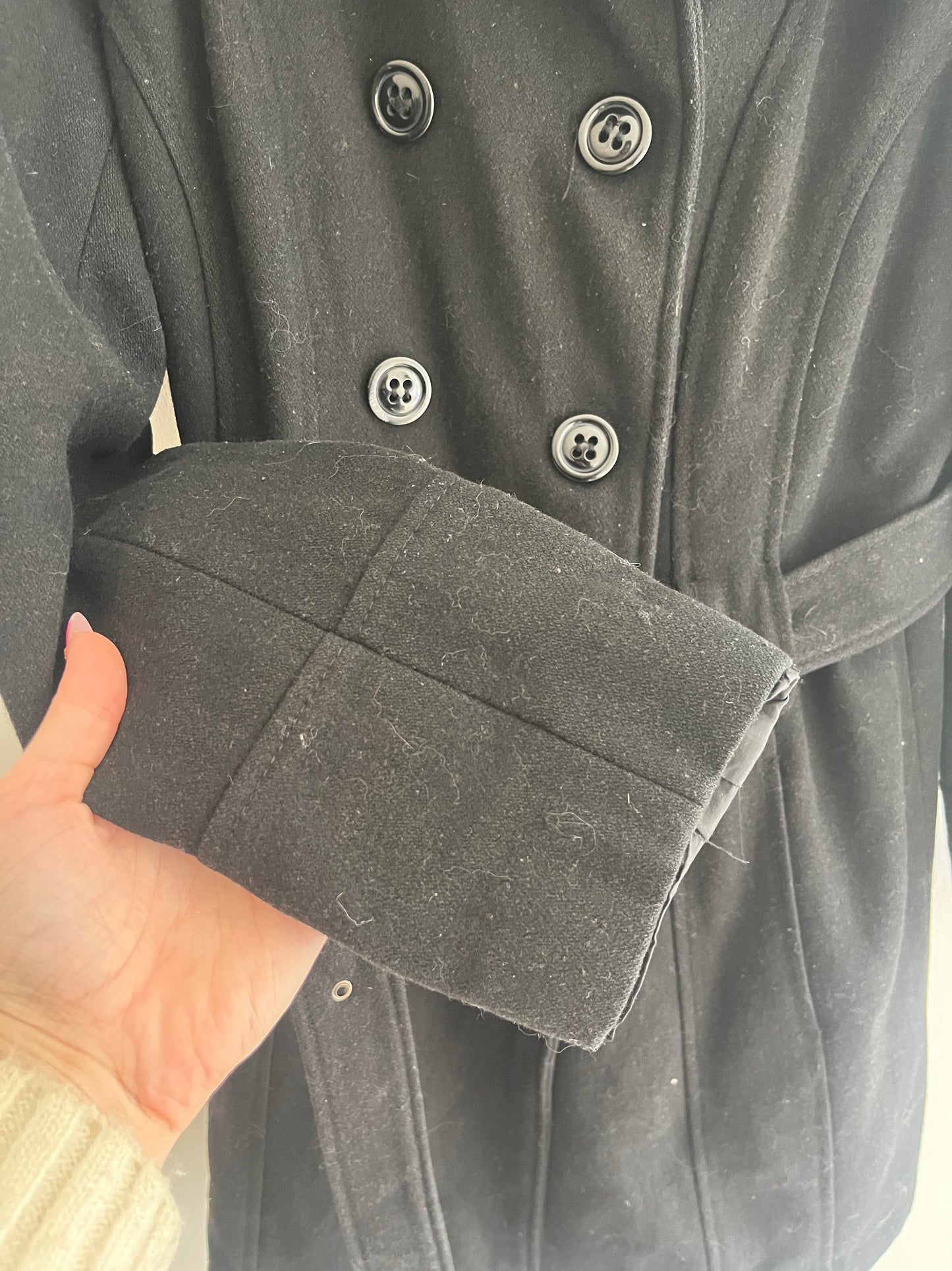 Manteau noir en velours ceinturé et boutons - M