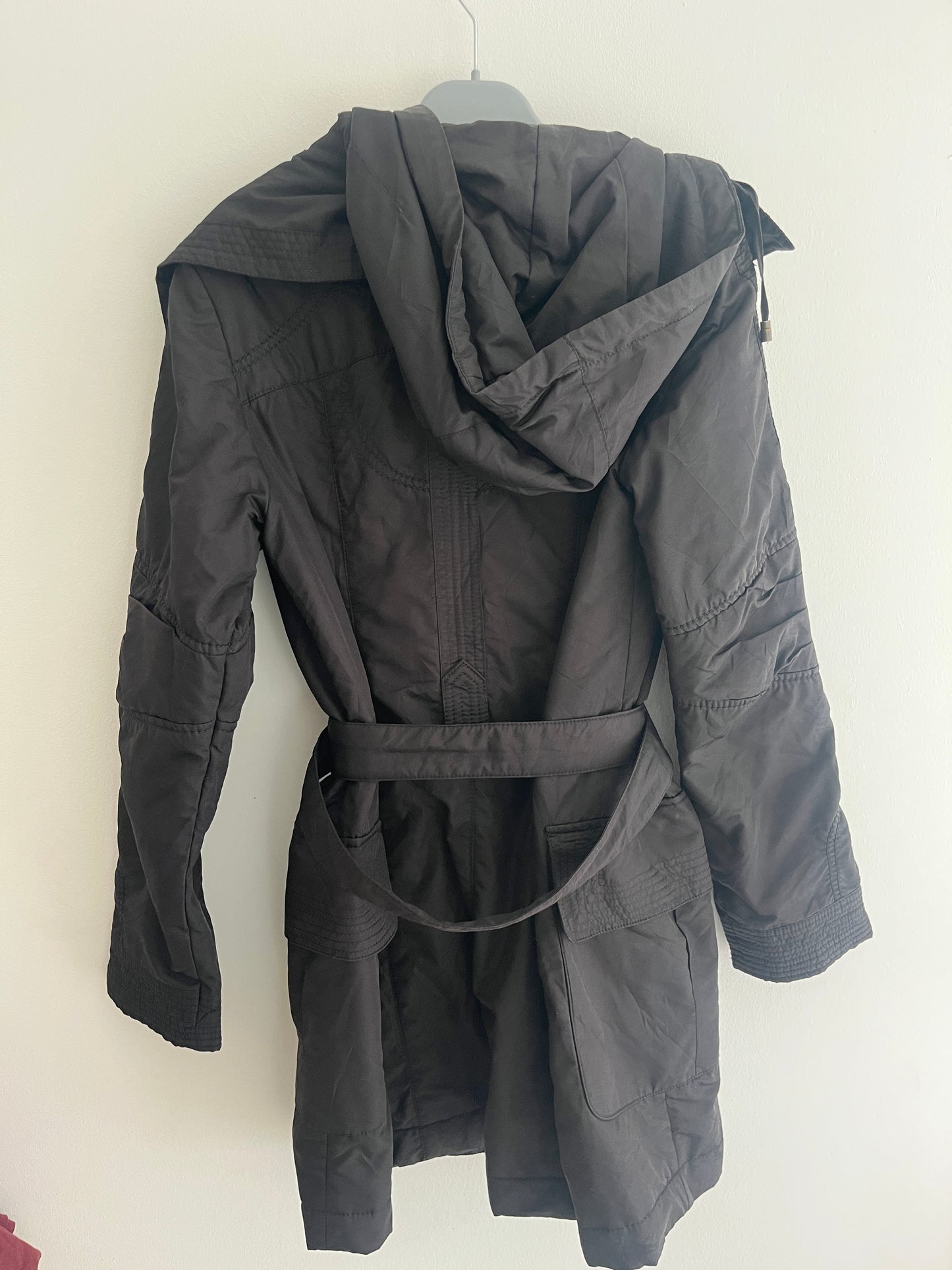 Manteau à manches longues à capuche ceinturé - M