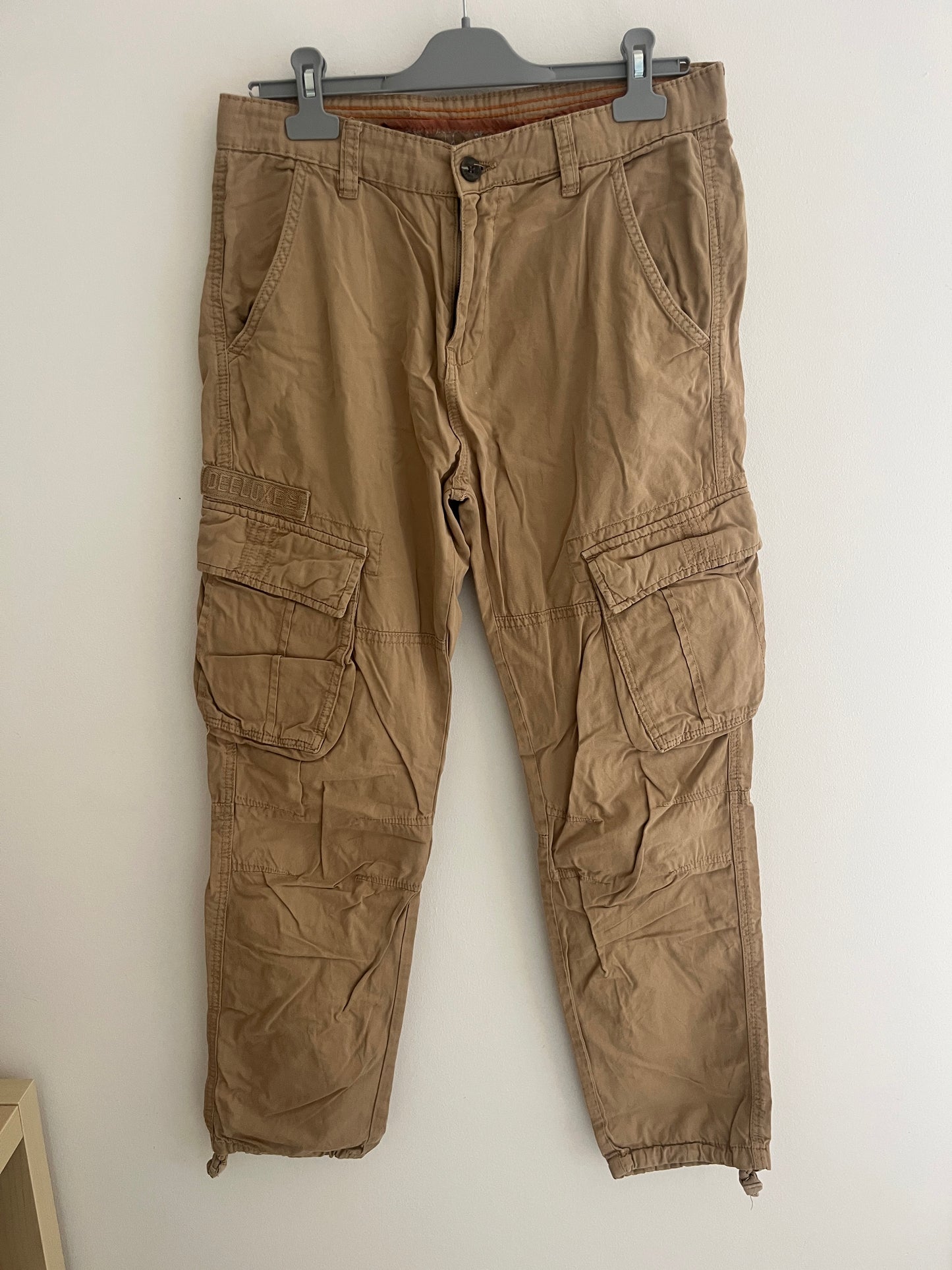 Pantalon cargo beige avec élastiques aux chevilles - M