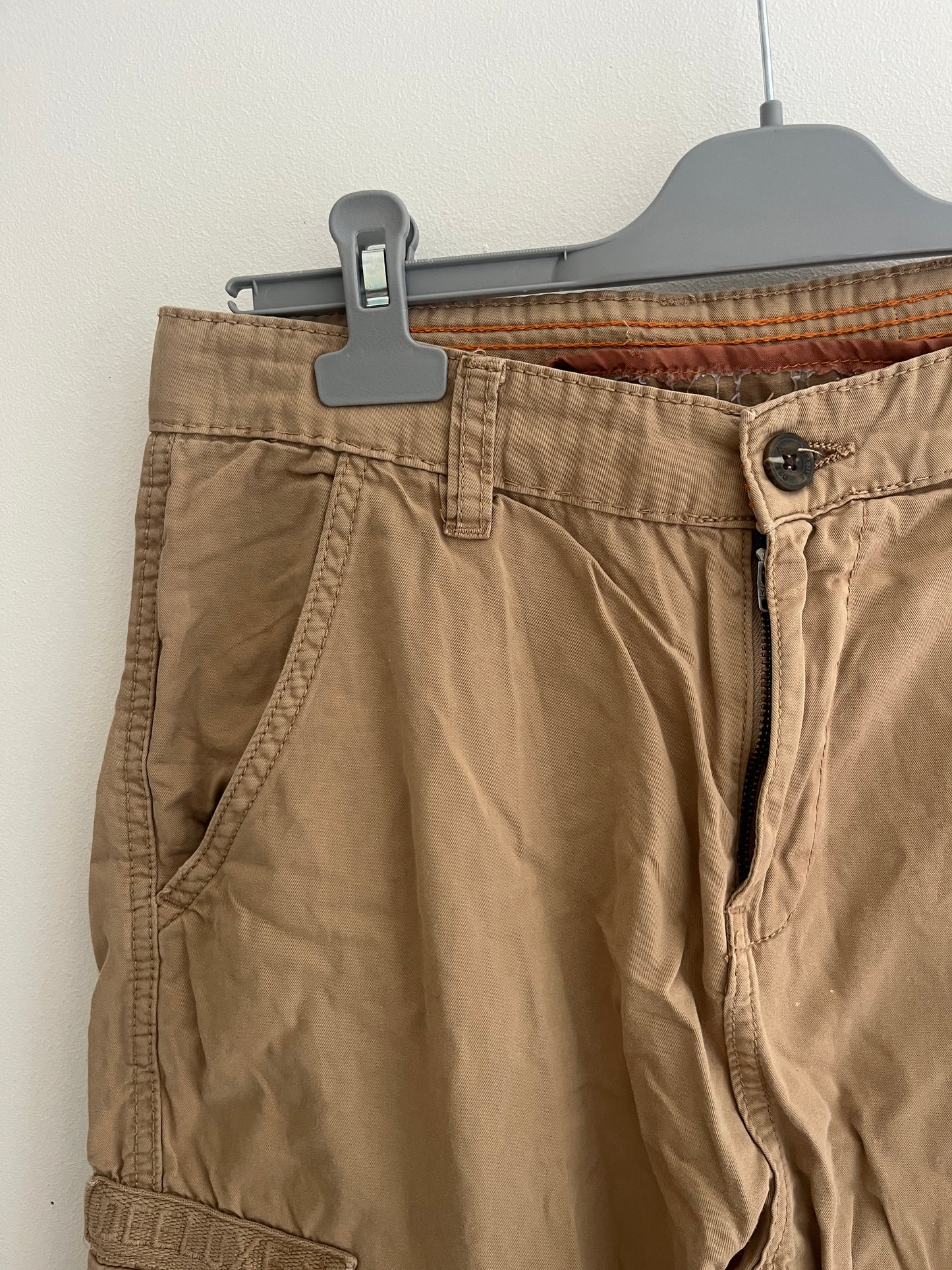 Pantalon cargo beige avec élastiques aux chevilles - M