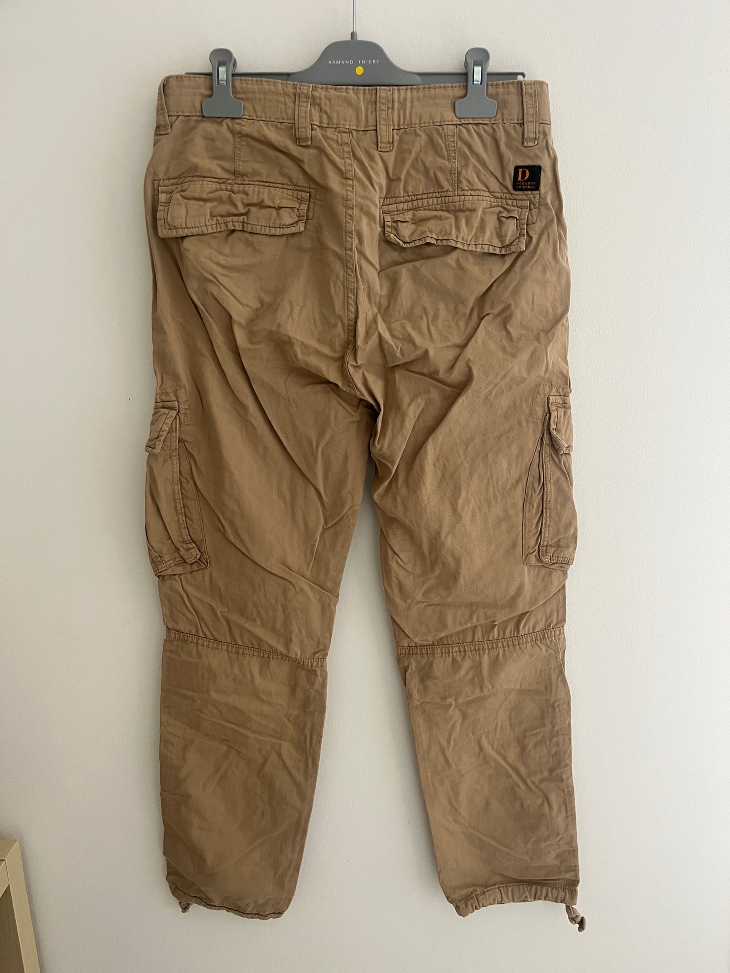 Pantalon cargo beige avec élastiques aux chevilles - M