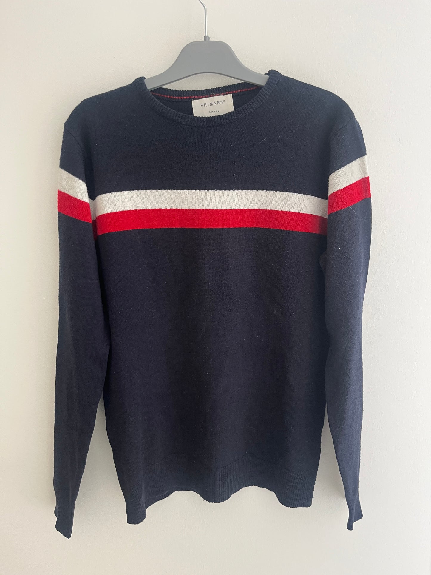 Pull à manches longues bleu avec bandes rouges et blanches - S