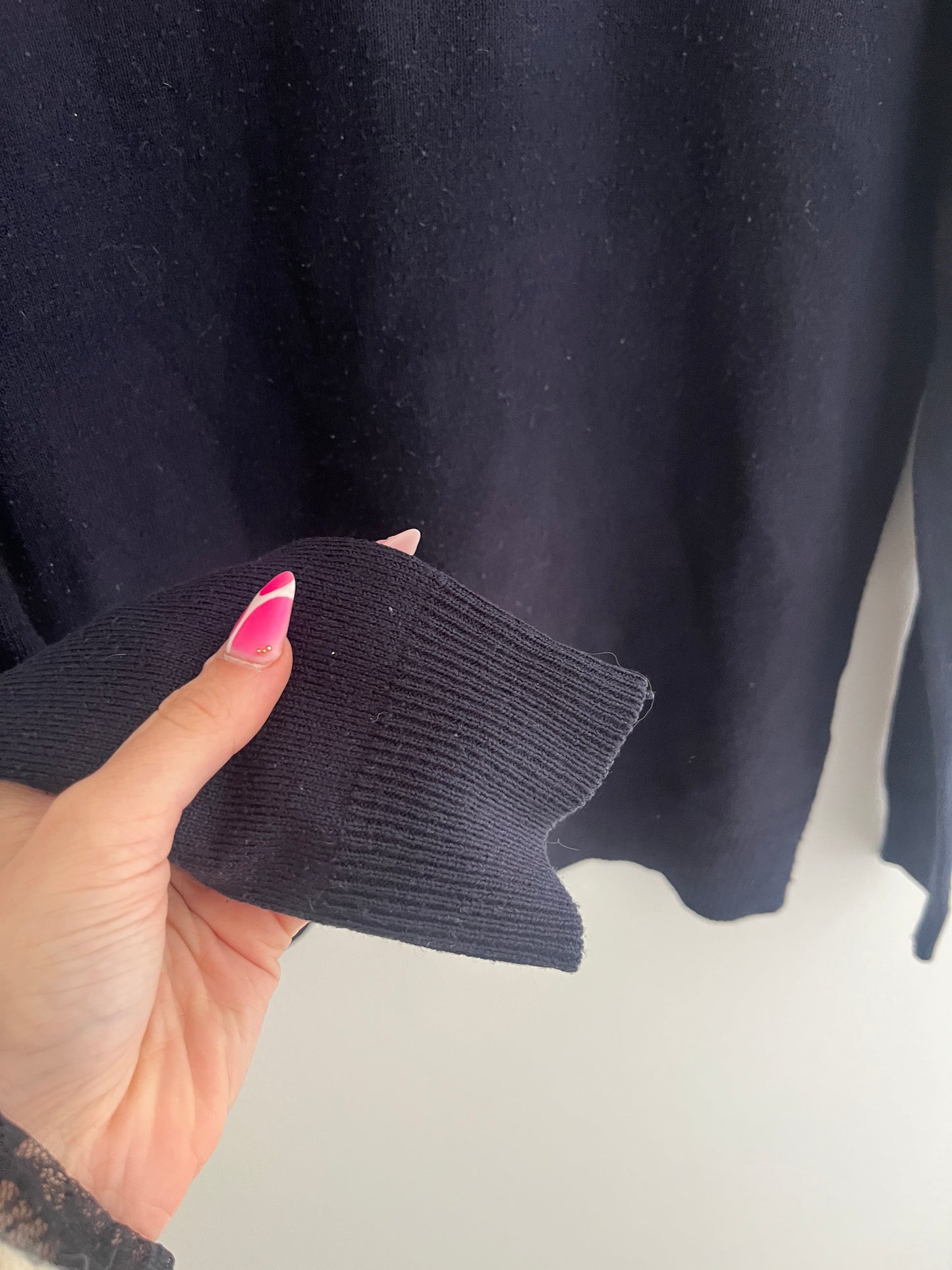 Pull à manches longues bleu avec bandes rouges et blanches - S