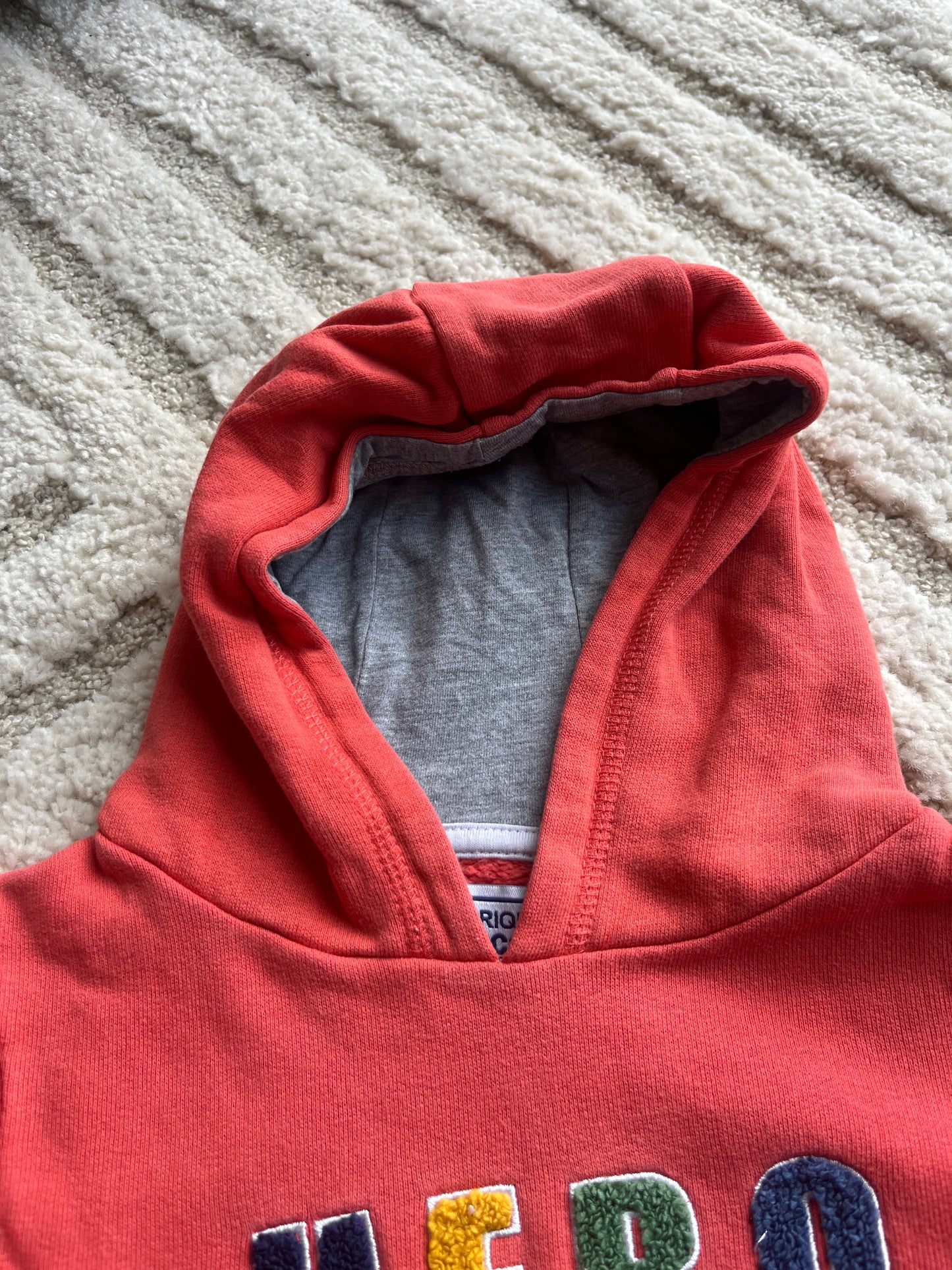 Sweat à manches longues corail et gris à capuche « Hero » - 4 ans