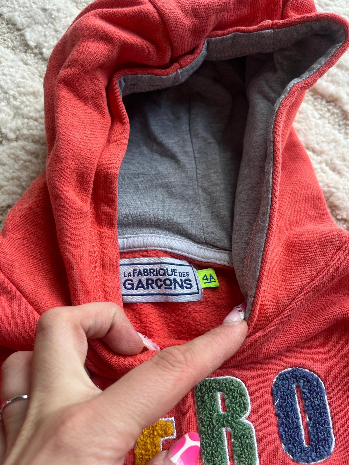 Sweat à manches longues corail et gris à capuche « Hero » - 4 ans