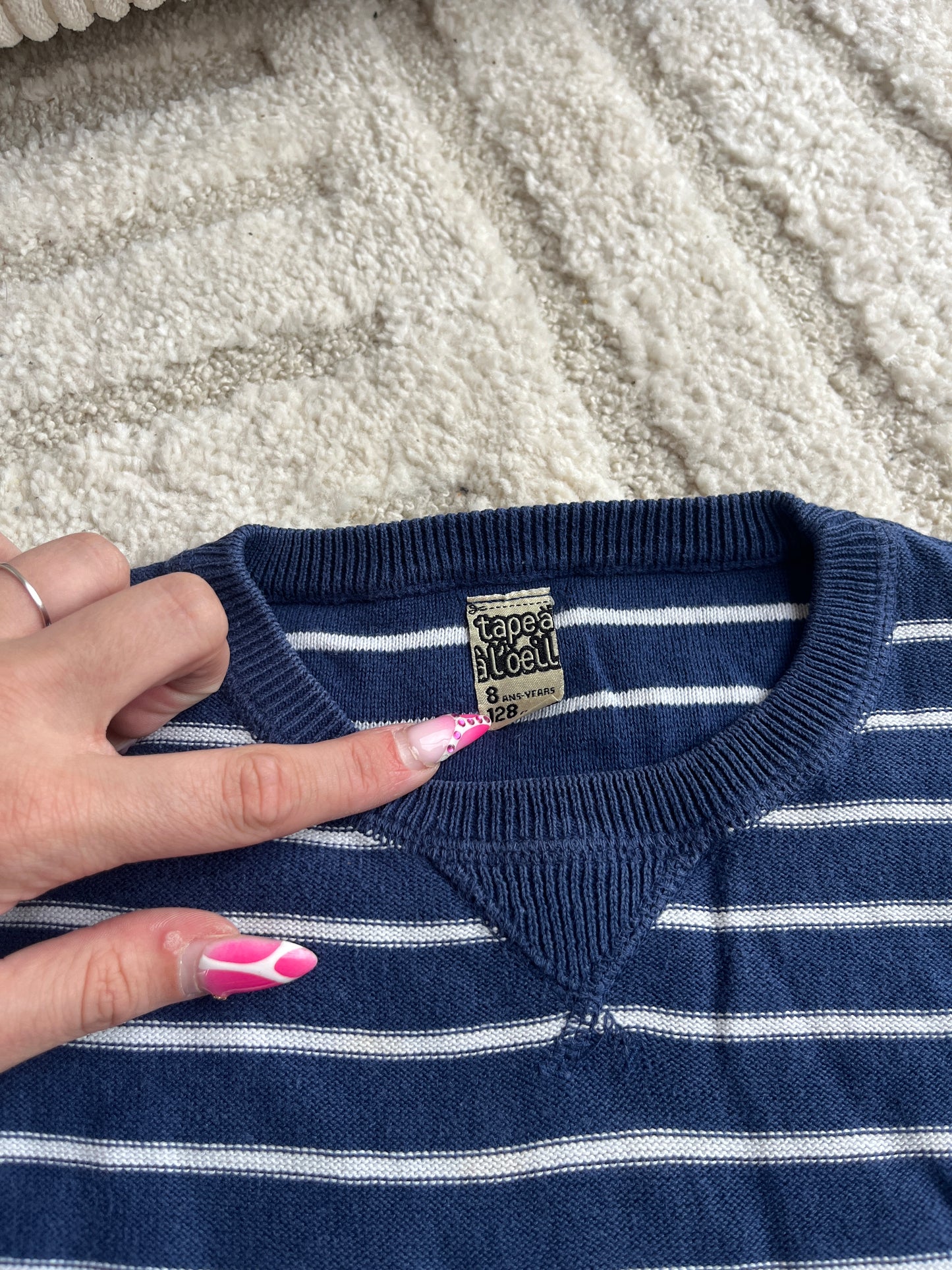 Pull en maille à manches longues bleu marine rayé blanc col V TAO - 8 ans