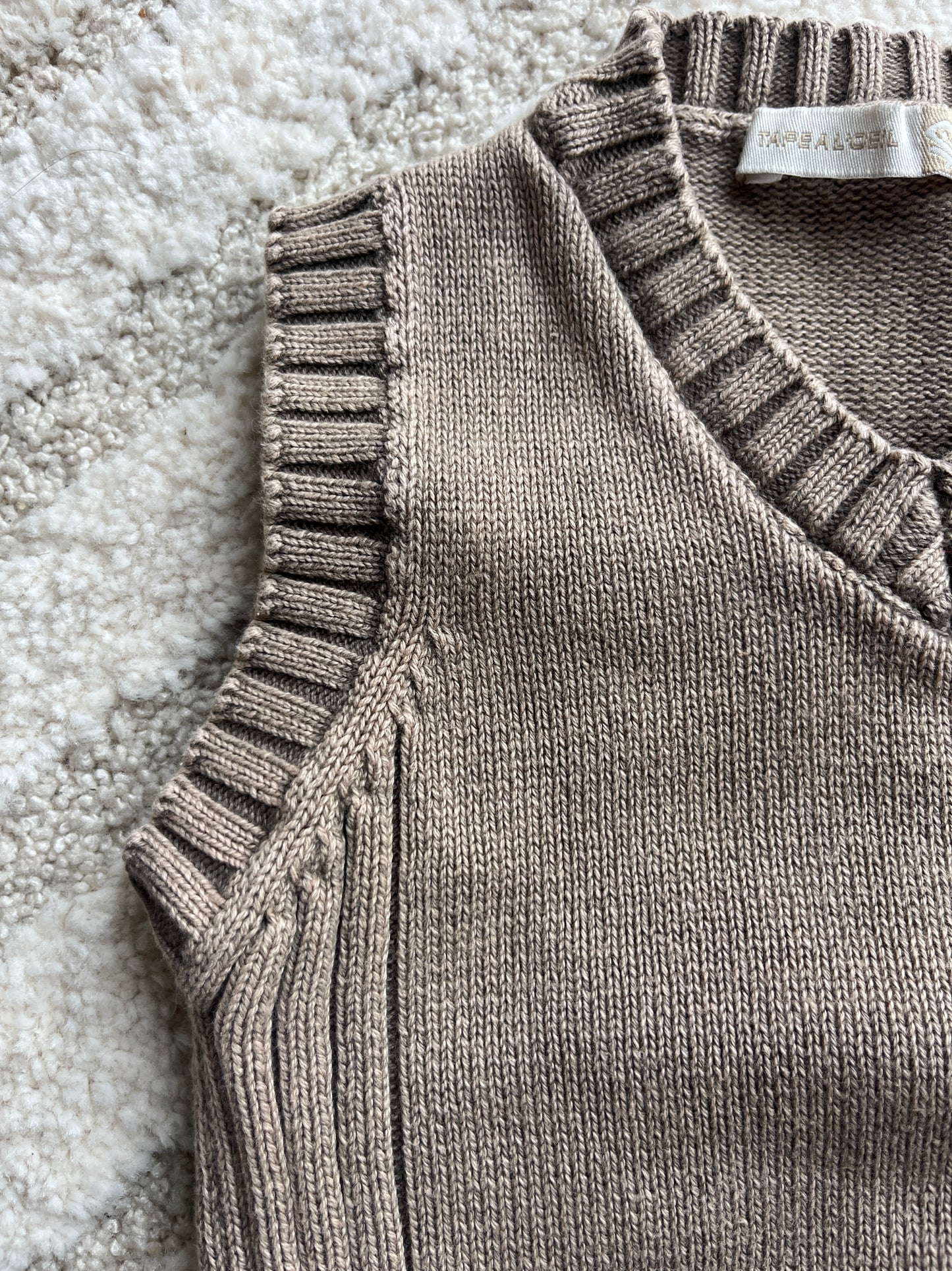 Pull sans manches en maille marron à col V TAO - 6 mois