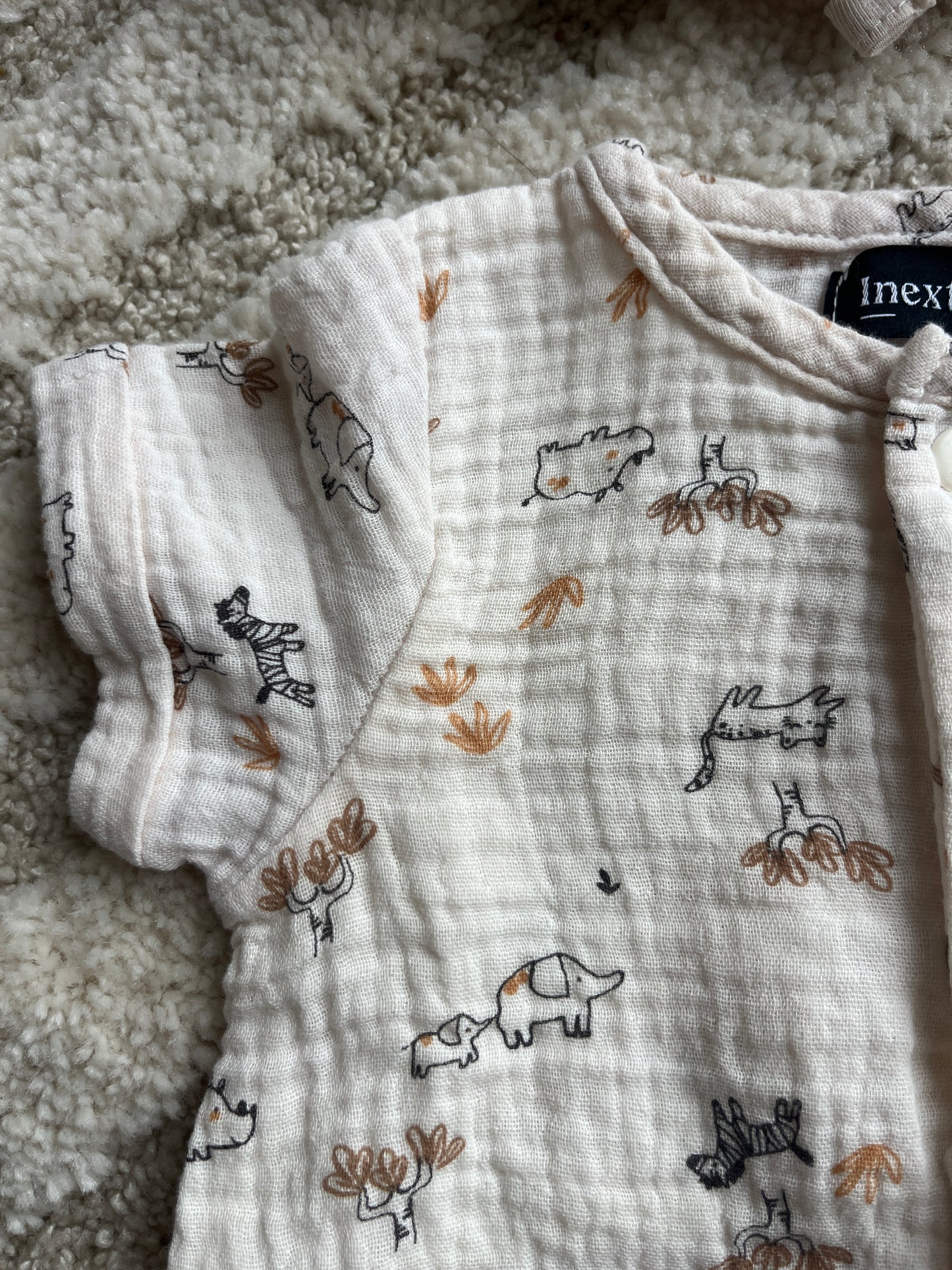 Ensemble barboteuse + chapeau beige motifs animaux savane effet gaze de coton - 0 mois