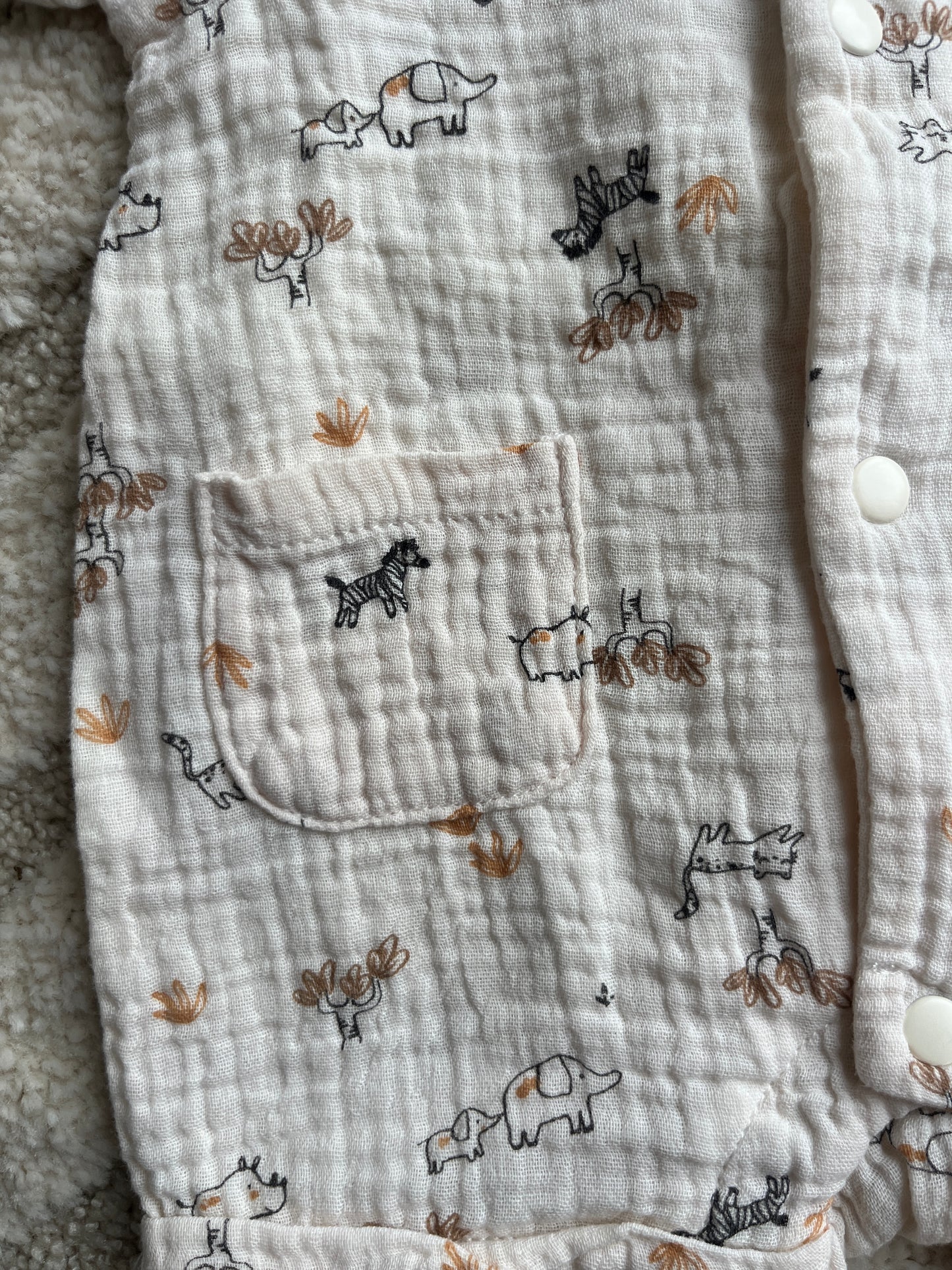Ensemble barboteuse + chapeau beige motifs animaux savane effet gaze de coton - 0 mois