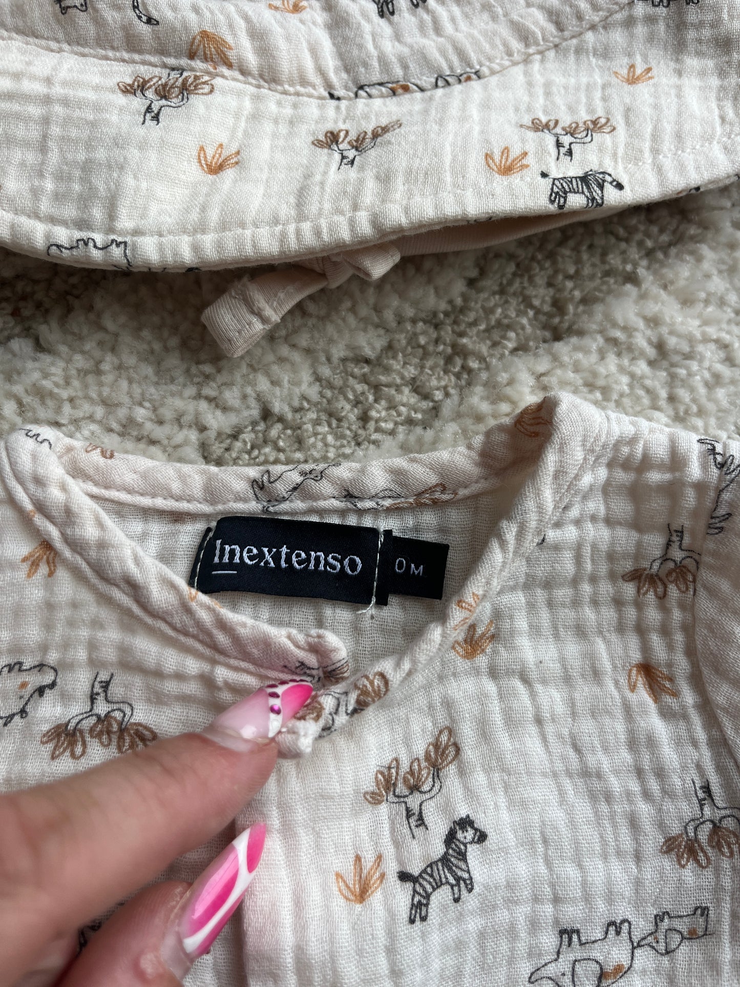 Ensemble barboteuse + chapeau beige motifs animaux savane effet gaze de coton - 0 mois