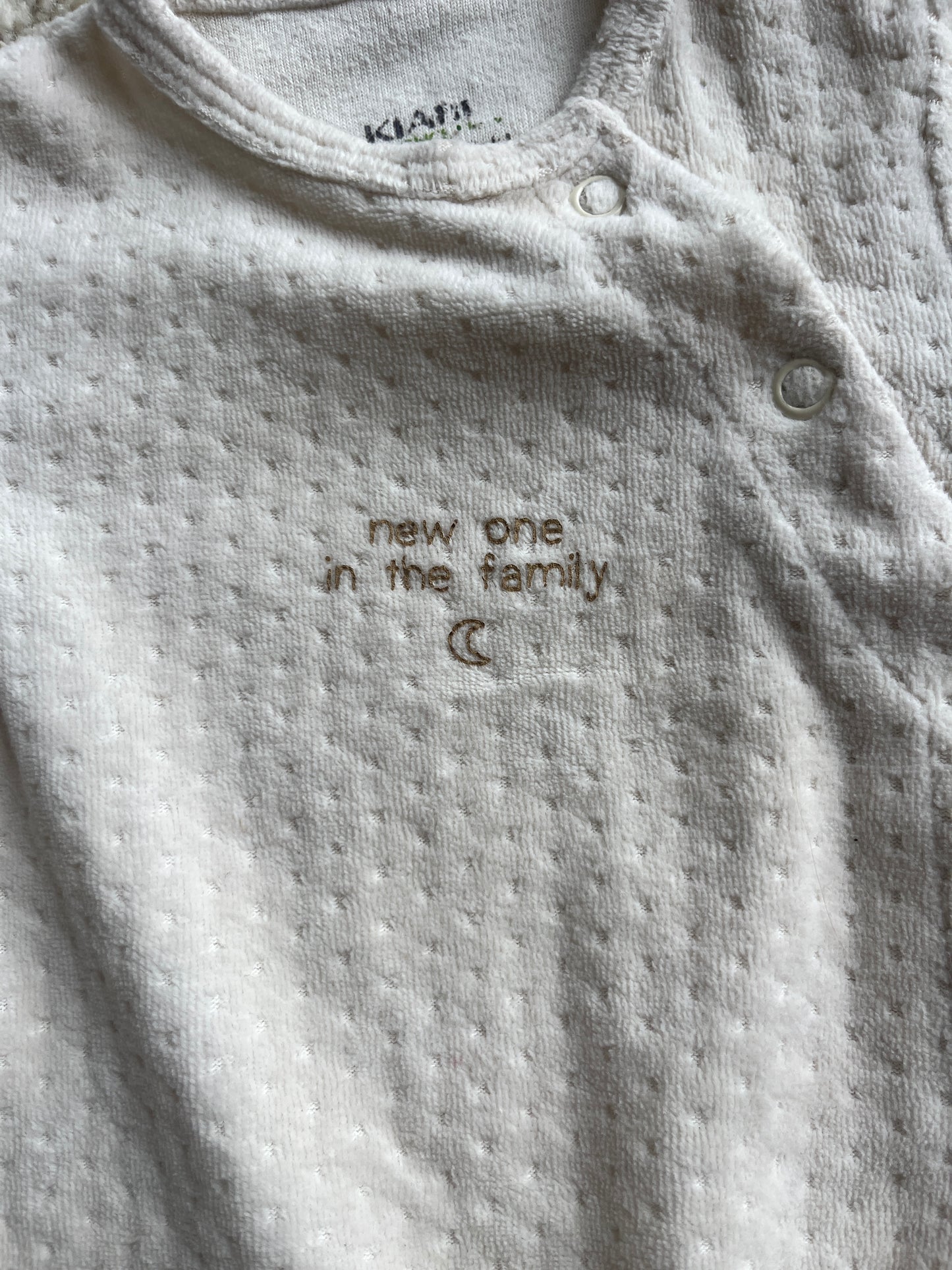 Pyjama velours beige effet matelassé « New one in the Family » - 0 mois