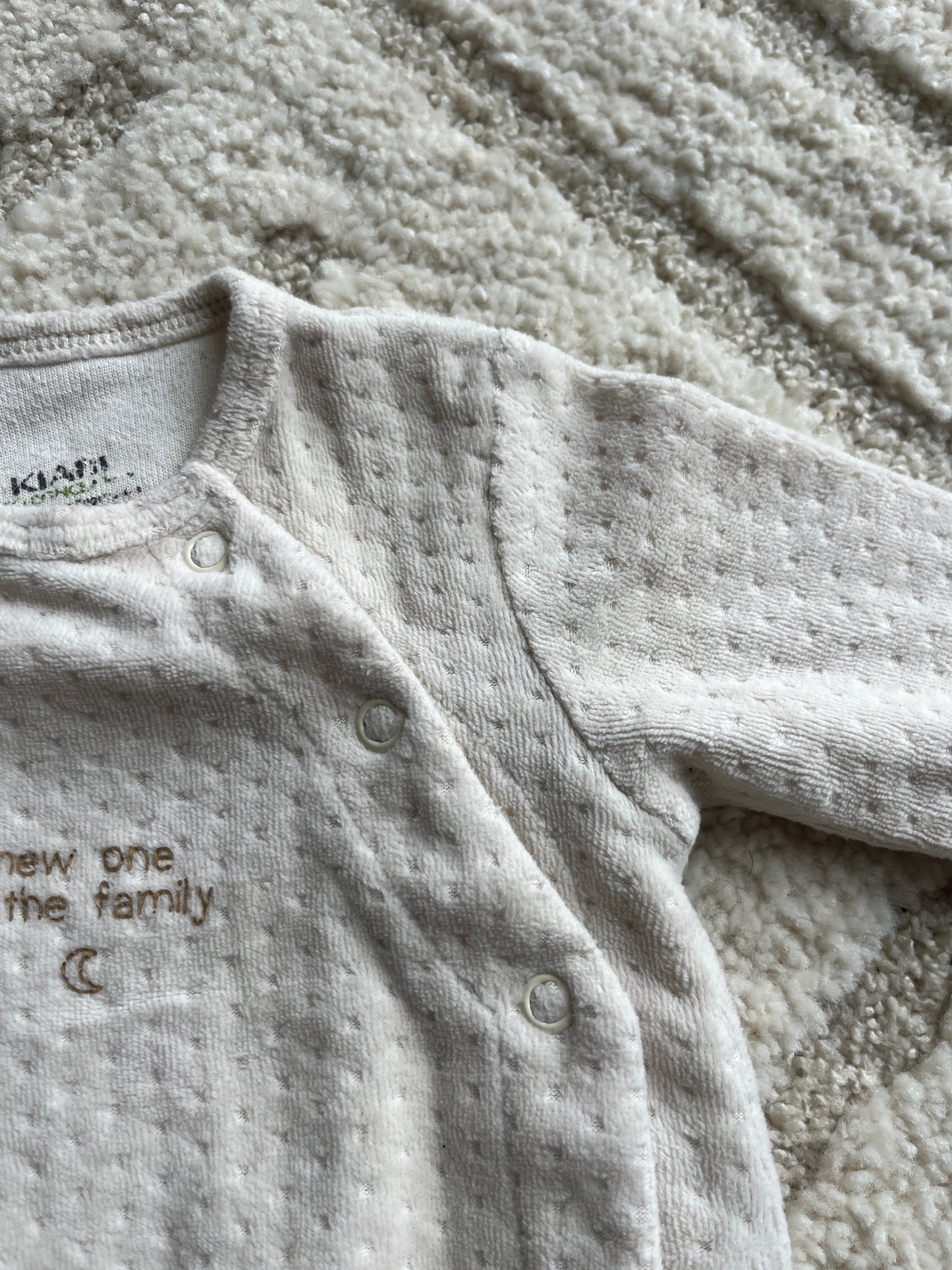 Pyjama velours beige effet matelassé « New one in the Family » - 0 mois
