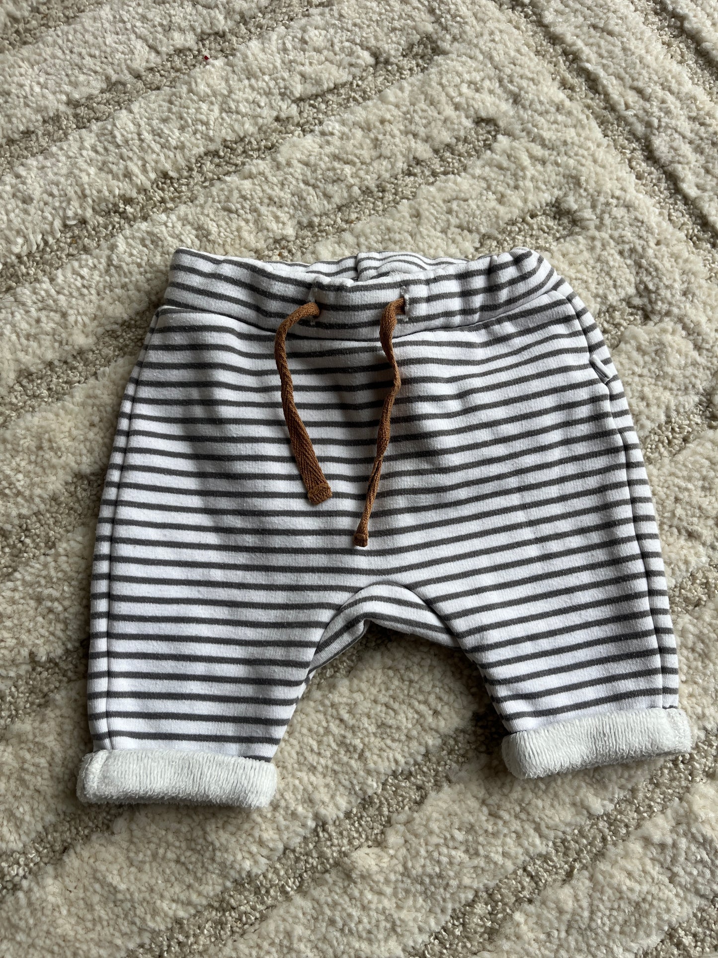 Pantalon chill blanc avec rayures et ourlets polaires TAO - 1 mois