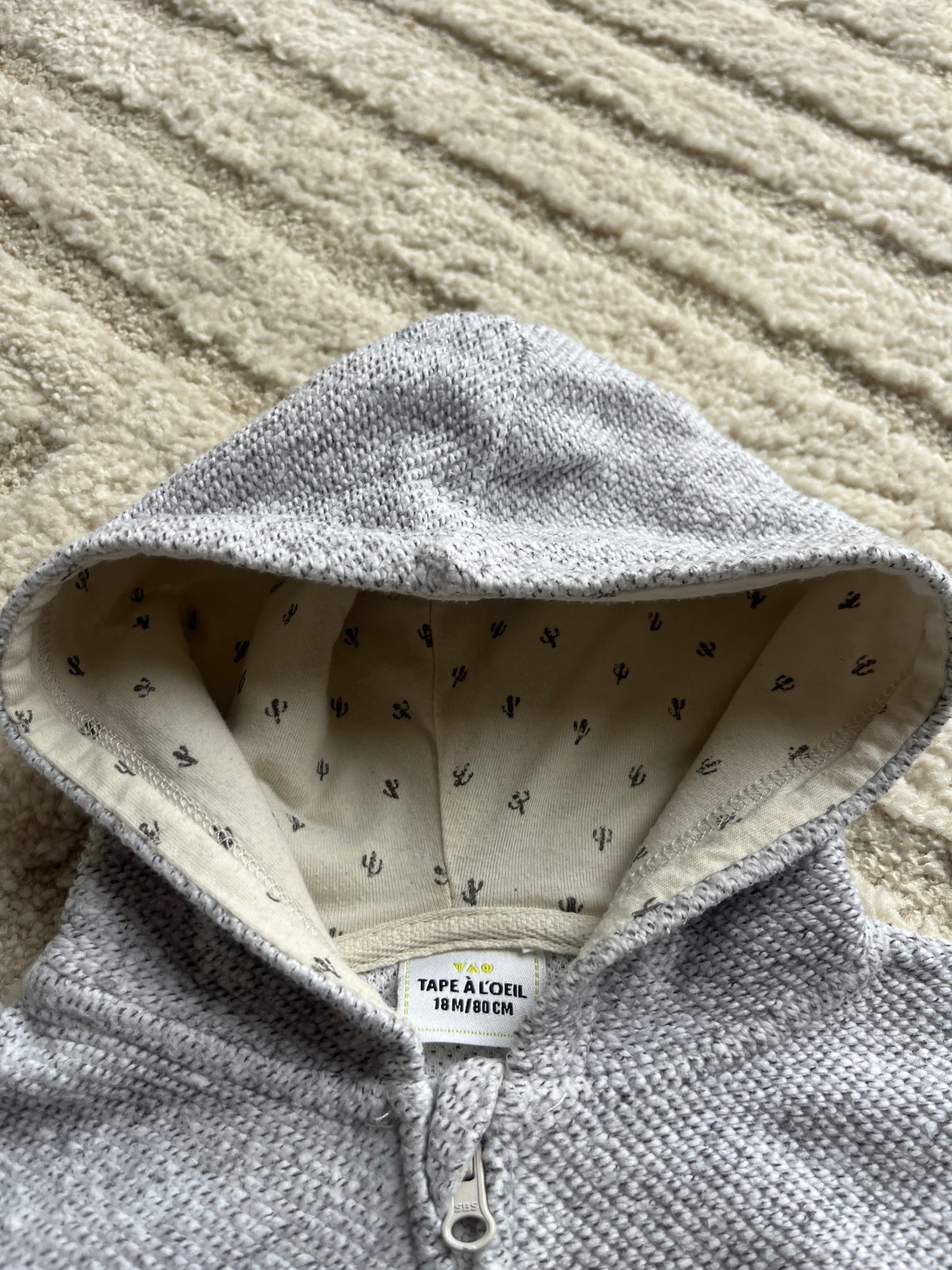 Veste à manches longues gris chiné ave capuche TAO - 18 mois
