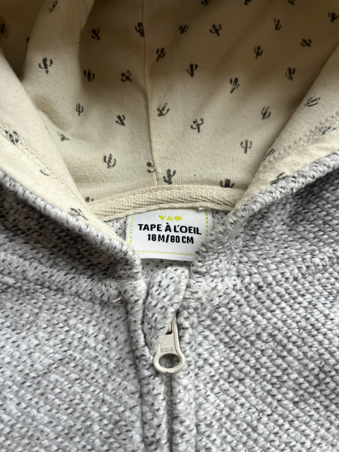 Veste à manches longues gris chiné ave capuche TAO - 18 mois