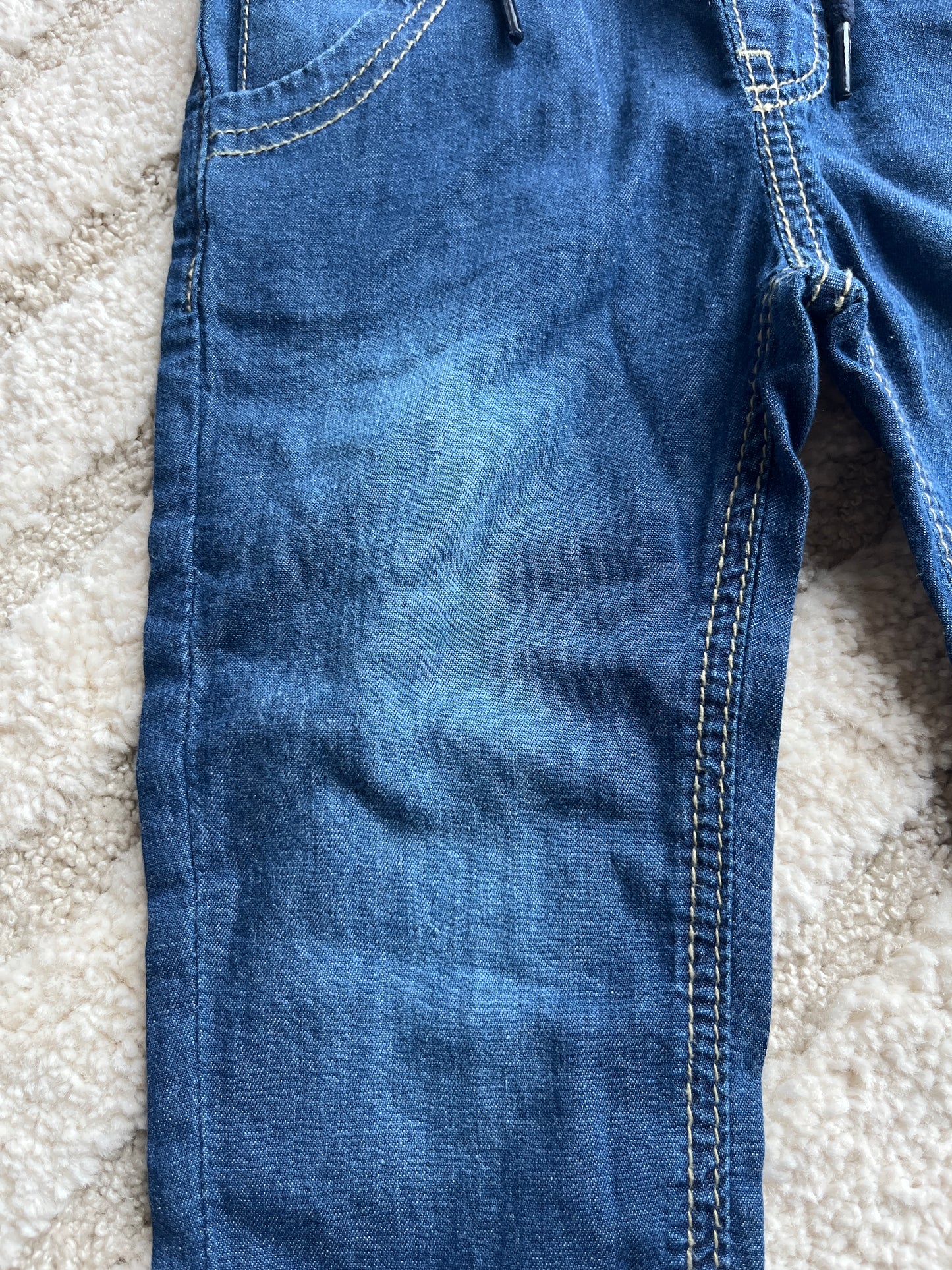 Jean bleu effet délavé avec poches NEUF - 18/24 mois (92cm)