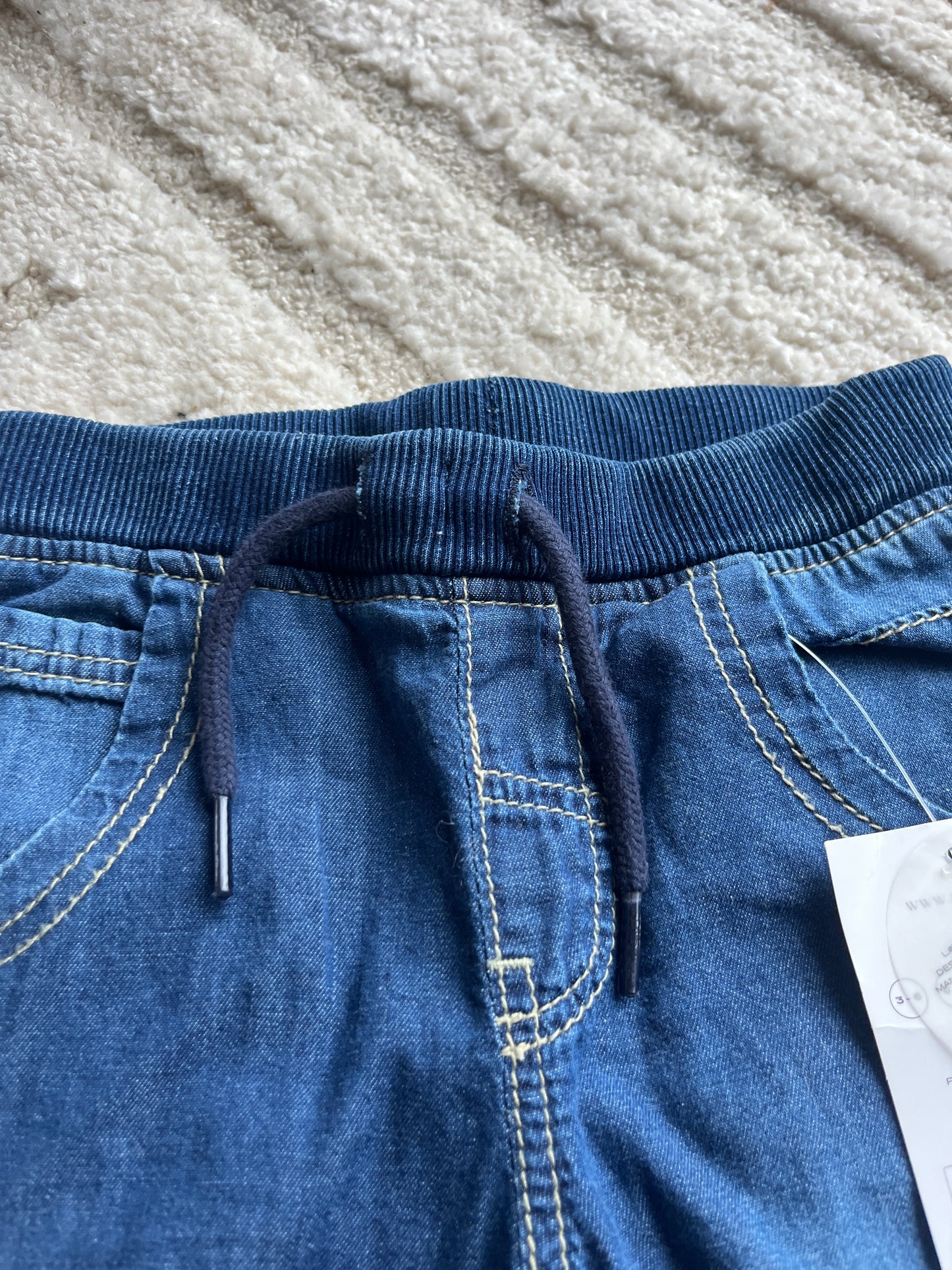 Jean bleu effet délavé avec poches NEUF - 18/24 mois (92cm)