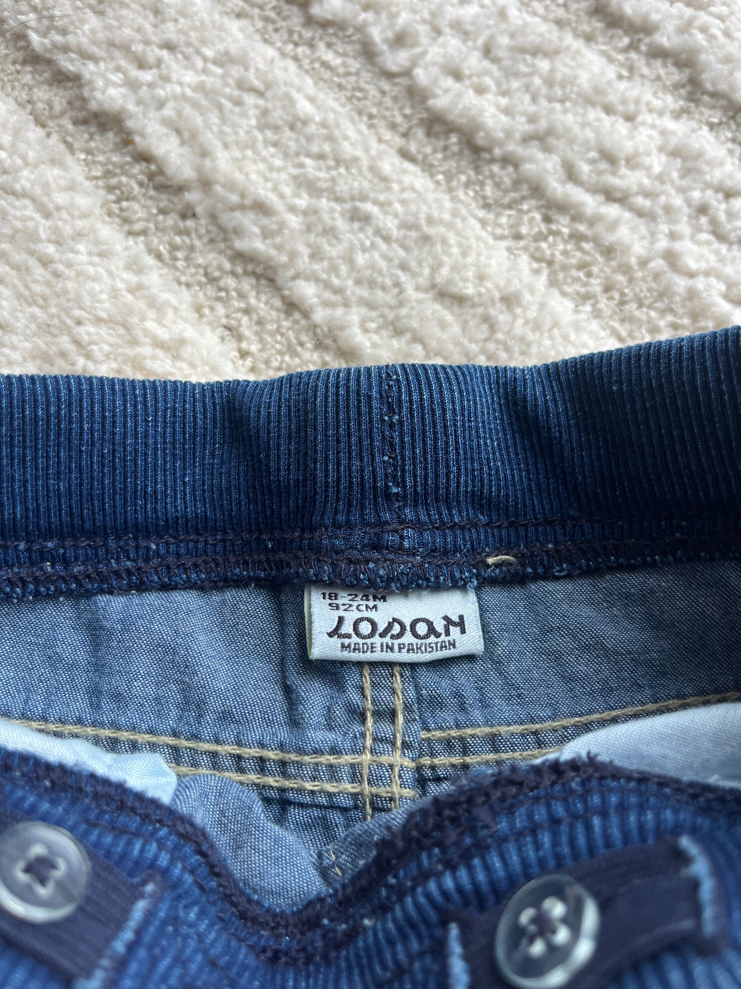 Jean bleu effet délavé avec poches NEUF - 18/24 mois (92cm)