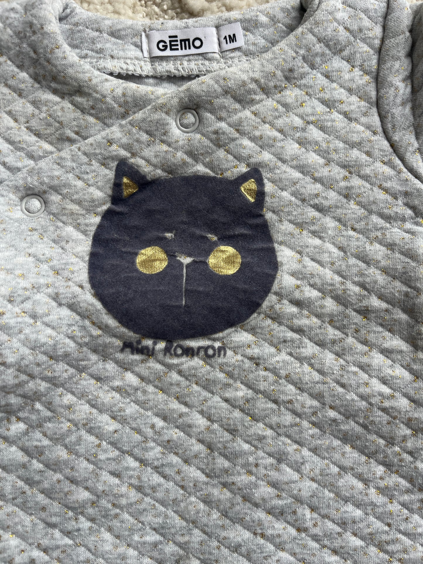 Pyjama gris effet matelassé à paillettes dorées et avec tête de chat - 1 mois