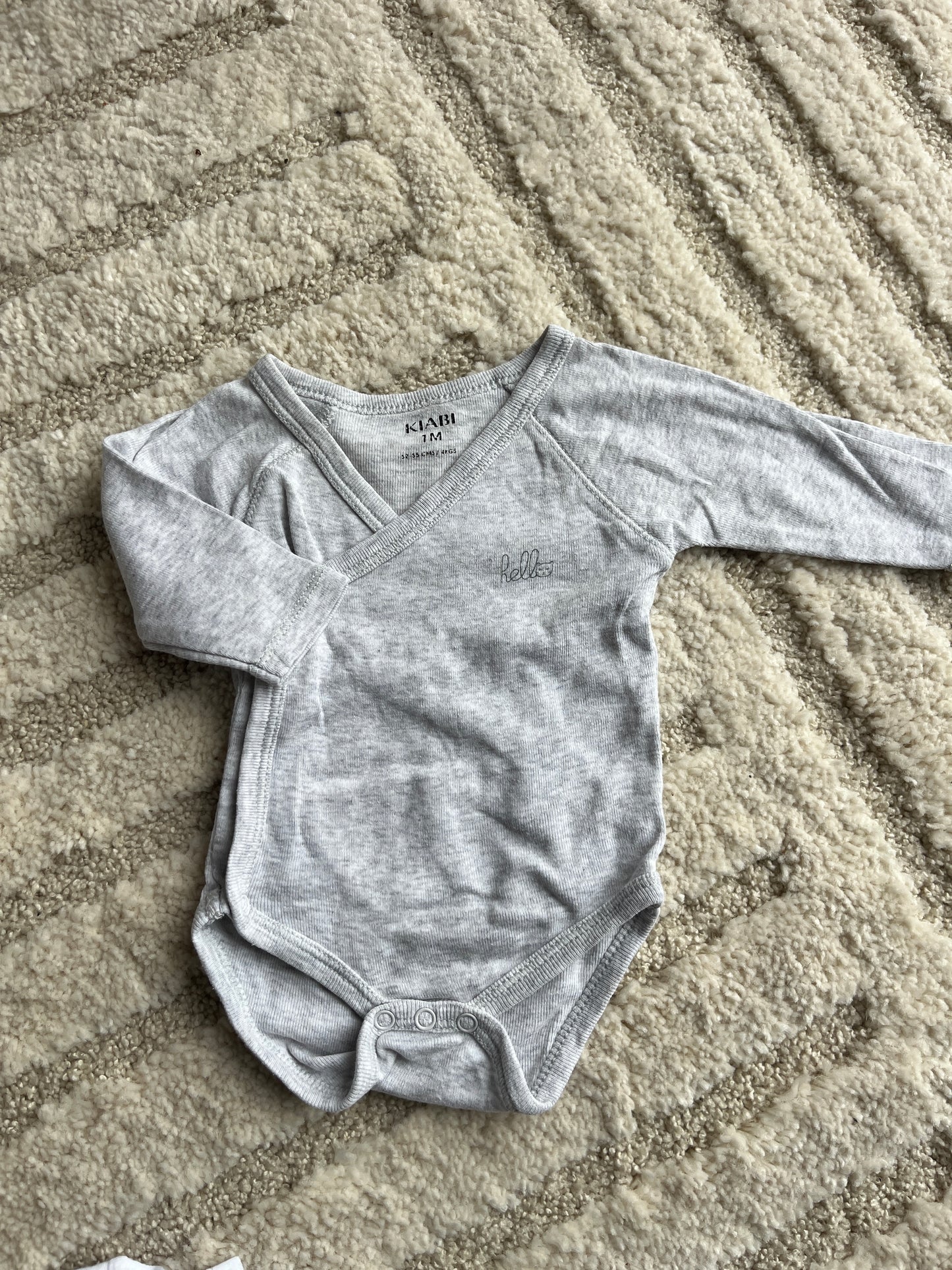 Body à manches longues gris asymétrique « hello » - 1 mois