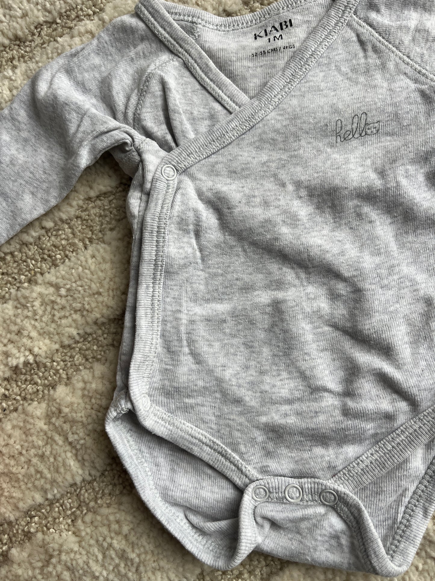 Body à manches longues gris asymétrique « hello » - 1 mois