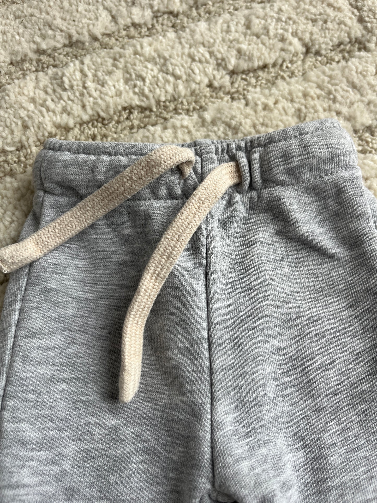 Jogging gris chiné Kiabi - 1 mois