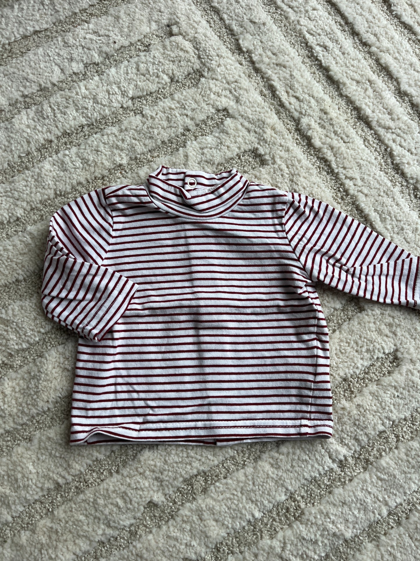 T-shirt à manches longues rayé blanc et rouge avec col roulé - 3 mois