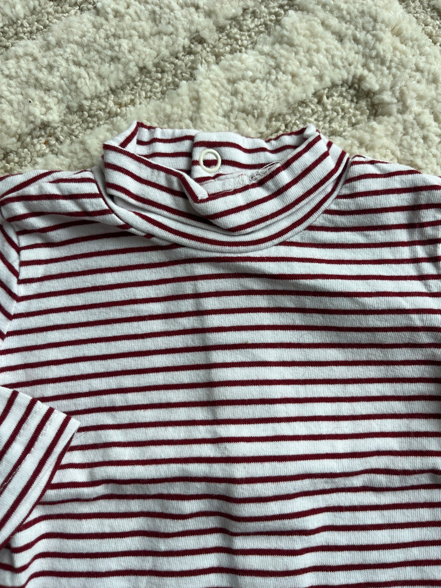 T-shirt à manches longues rayé blanc et rouge avec col roulé - 3 mois