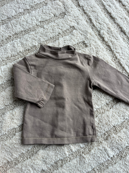 T-shirt à manches longues beige avec col roulé - 3 mois