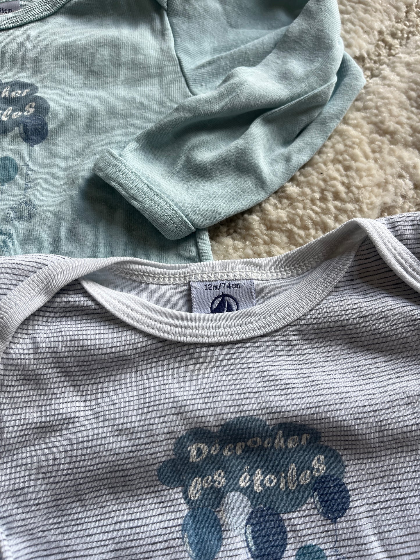 Lot de 2 bodies à manches longues gris et vert « décrocher les étoiles » Petit Bateau - 12 mois