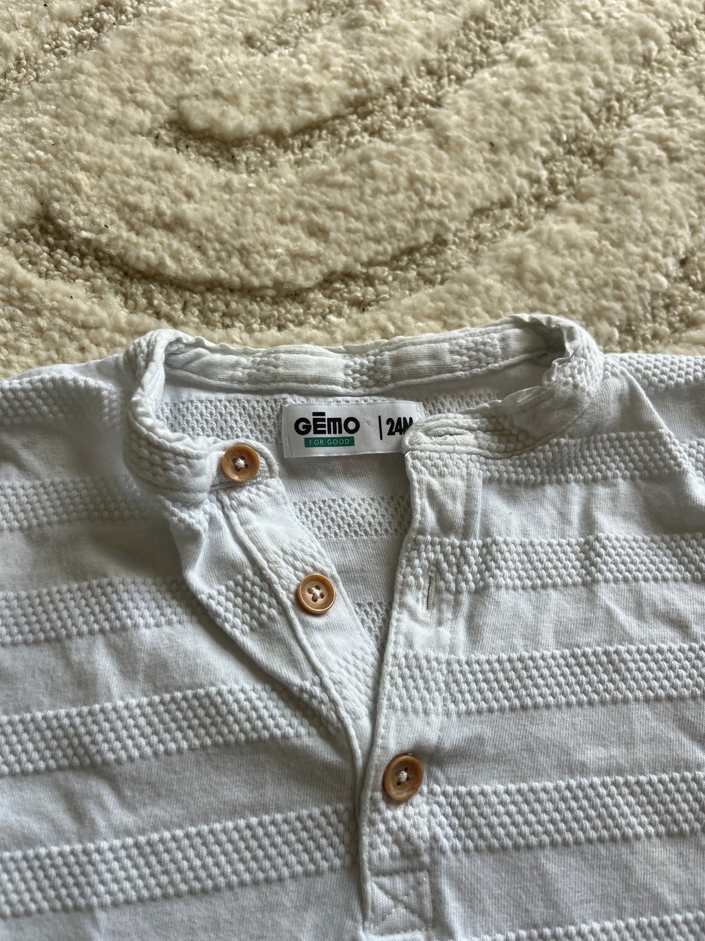T-shirt à manches courtes blanc à rayures en maille gaufrée - 24 mois