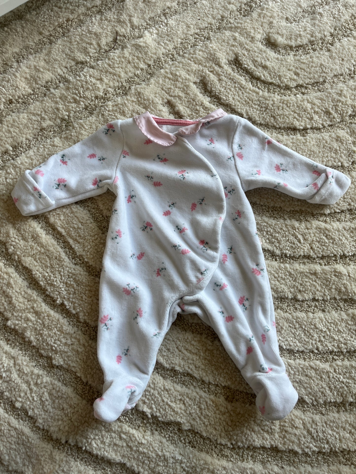 Pyjama velours blanc motifs roses col Claudine - prématuré (45cm)