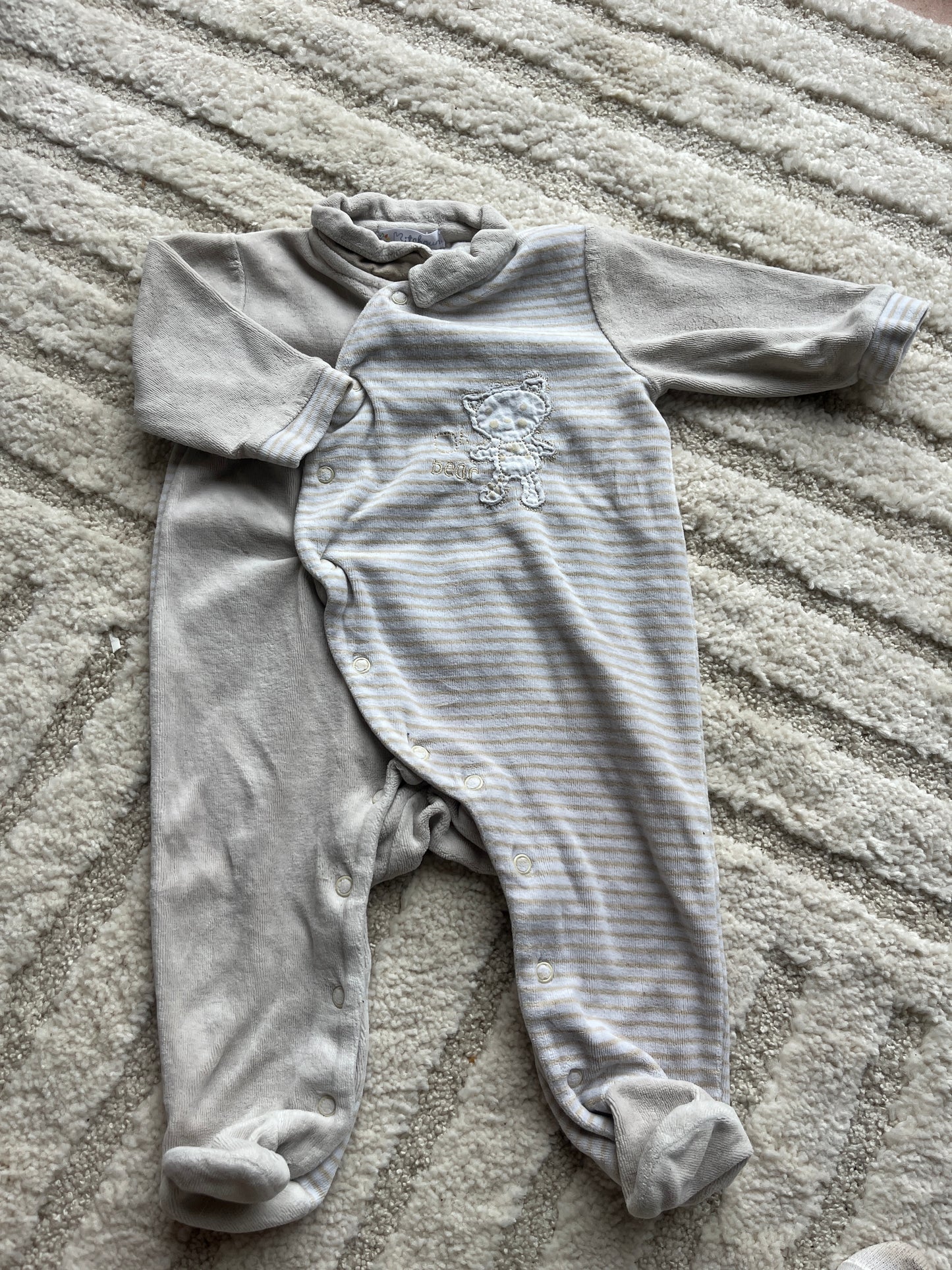 Pyjama velours beige à rayures avec col Claudine - 6 mois