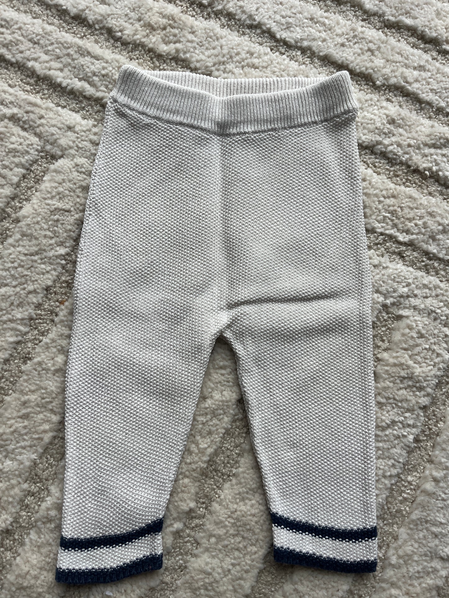 Ensemble en maille beige et bleu marine cardigan + legging Cyrillus - 9 mois