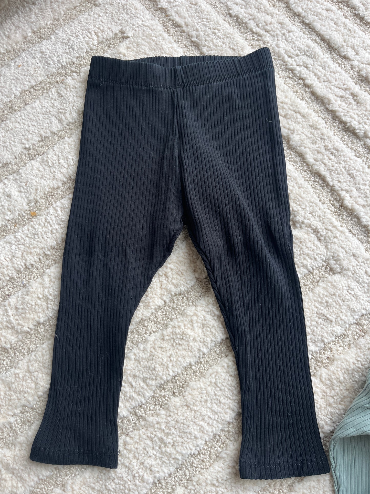 Lot de 2 leggings côtelés effet évasé aux chevilles vert et noir - 24 mois
