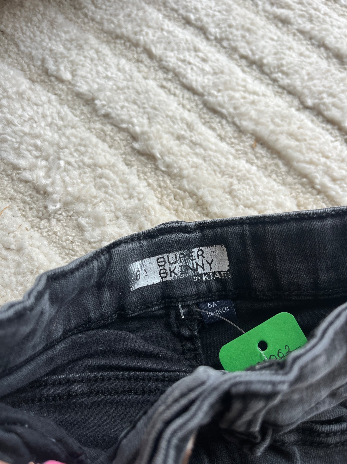 Jean noir/gris foncé effet délavé super skinny - 6 ans