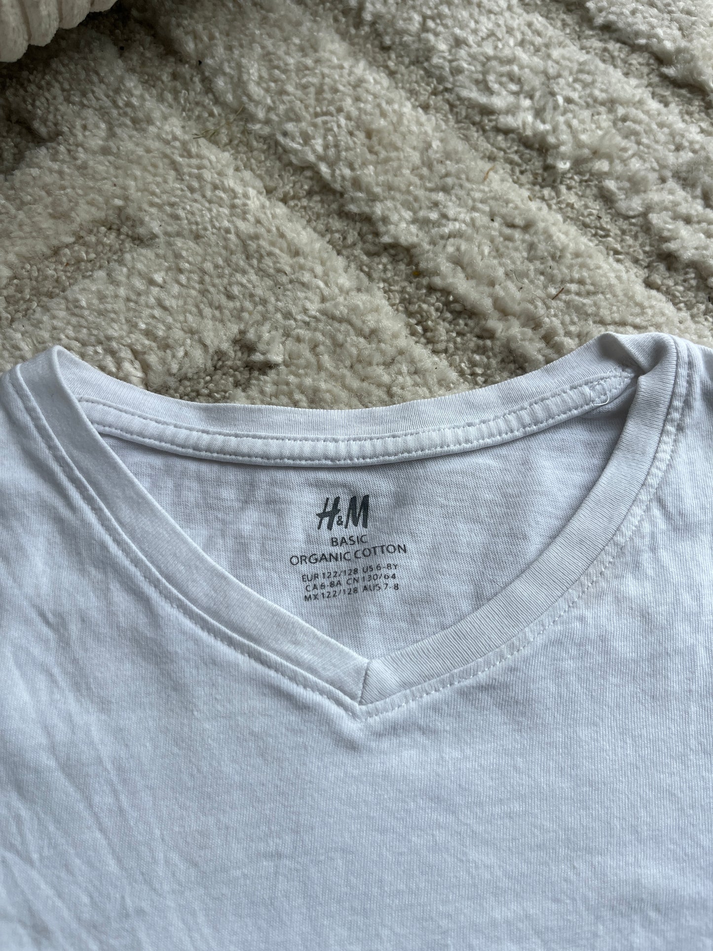 Lot de 2 t-shirt à manches courtes col V noir et blanc H&M - 6/8 ans