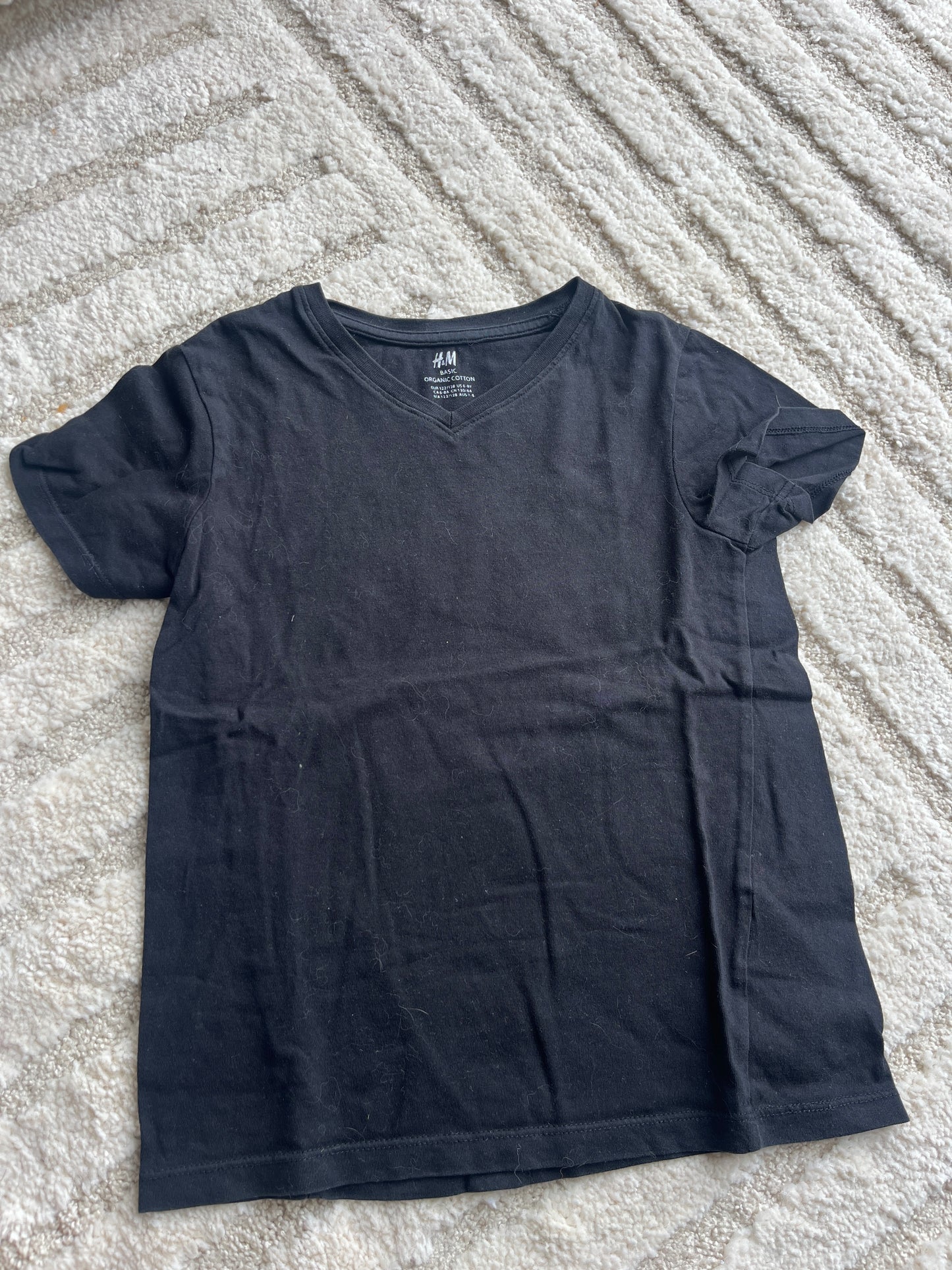 Lot de 2 t-shirt à manches courtes col V noir et blanc H&M - 6/8 ans